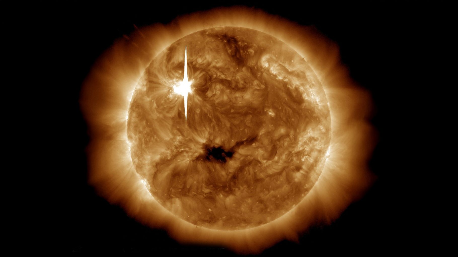 Ein Mega-Stromausfall legte Spanien und Portugal lahm, die Ursache ist noch unklar. Im Netz kursieren Verschwörungstheorien, darunter die Behauptung einer Sonneneruption.