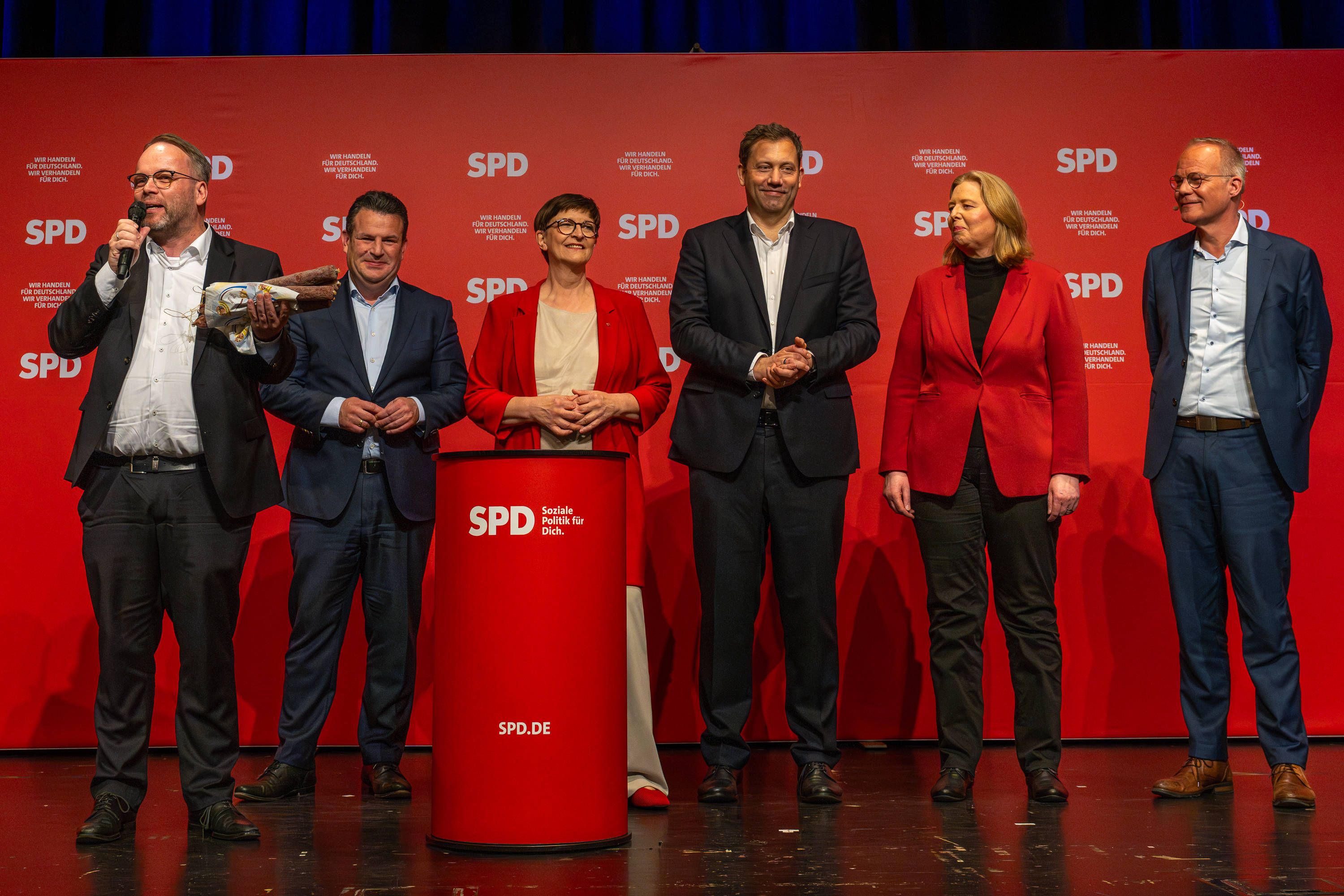 Die Mitglieder der SPD haben dem Koalitionsvertrag zugestimmt.
