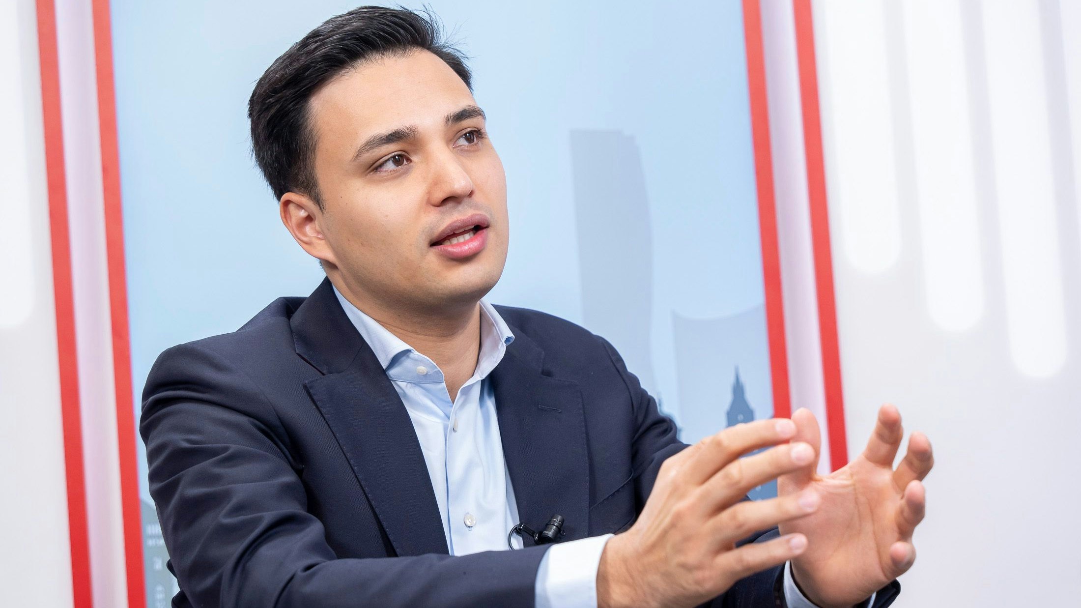 NEOS-Klubchef Yannick Shetty: "Wir denken über die Legislaturperiode hinaus, schaffen einen gesetzlichen Nachhaltigkeitsmechanismus bei den Pensionen."