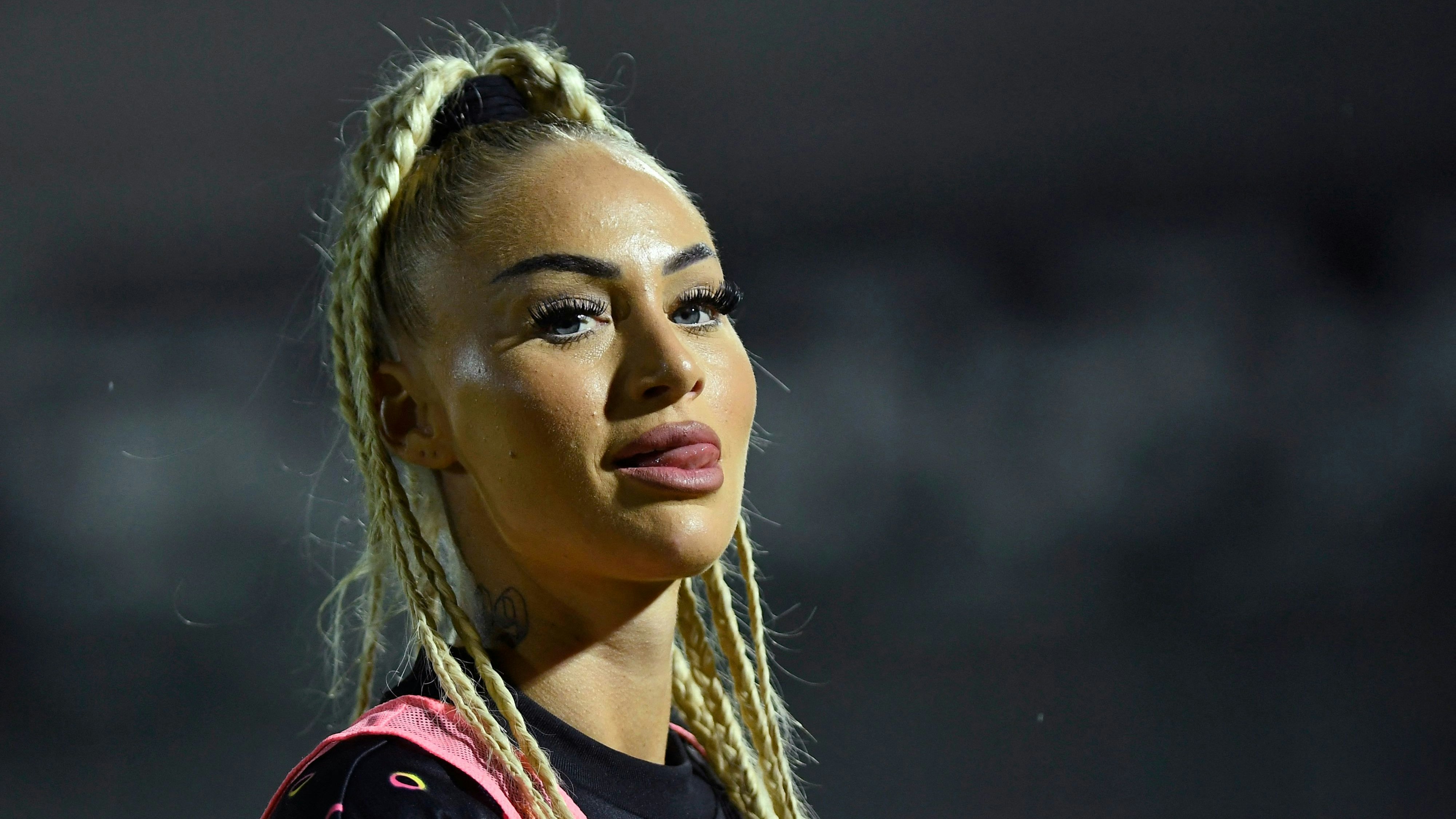 Heute.at - Wow! Lehmann überrascht mit Oben-ohne-Fotos