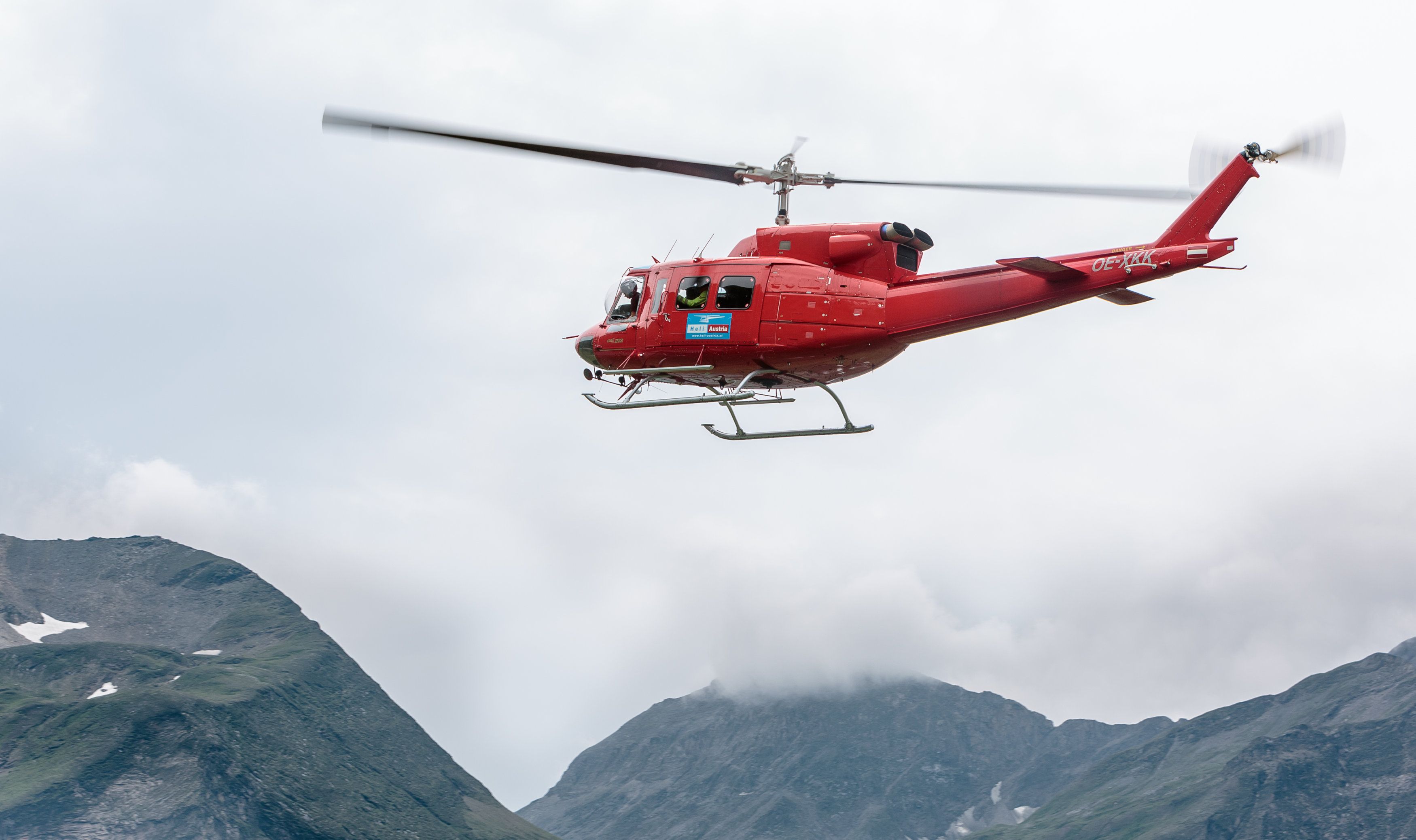 Der 64-Jährige wurde mit dem Rettungshubschrauber ins Spital geflogen. (Symbolbild)