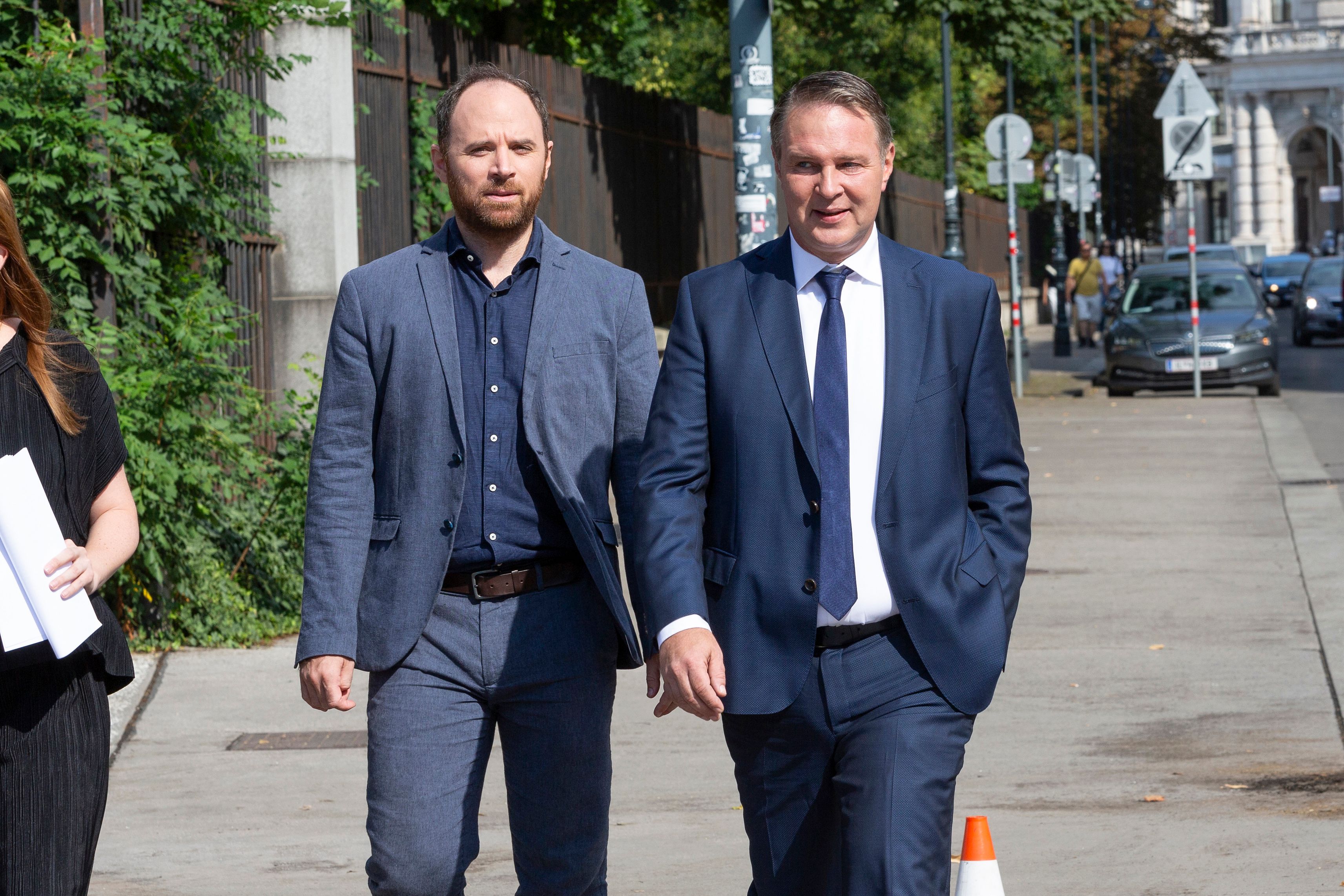 SPÖ-Bundesgeschäftsführer Klaus Seltenheim, hier an der Seite von SPÖ-Chef Andreas Babler, geht mit der FPÖ hart ins Gericht.