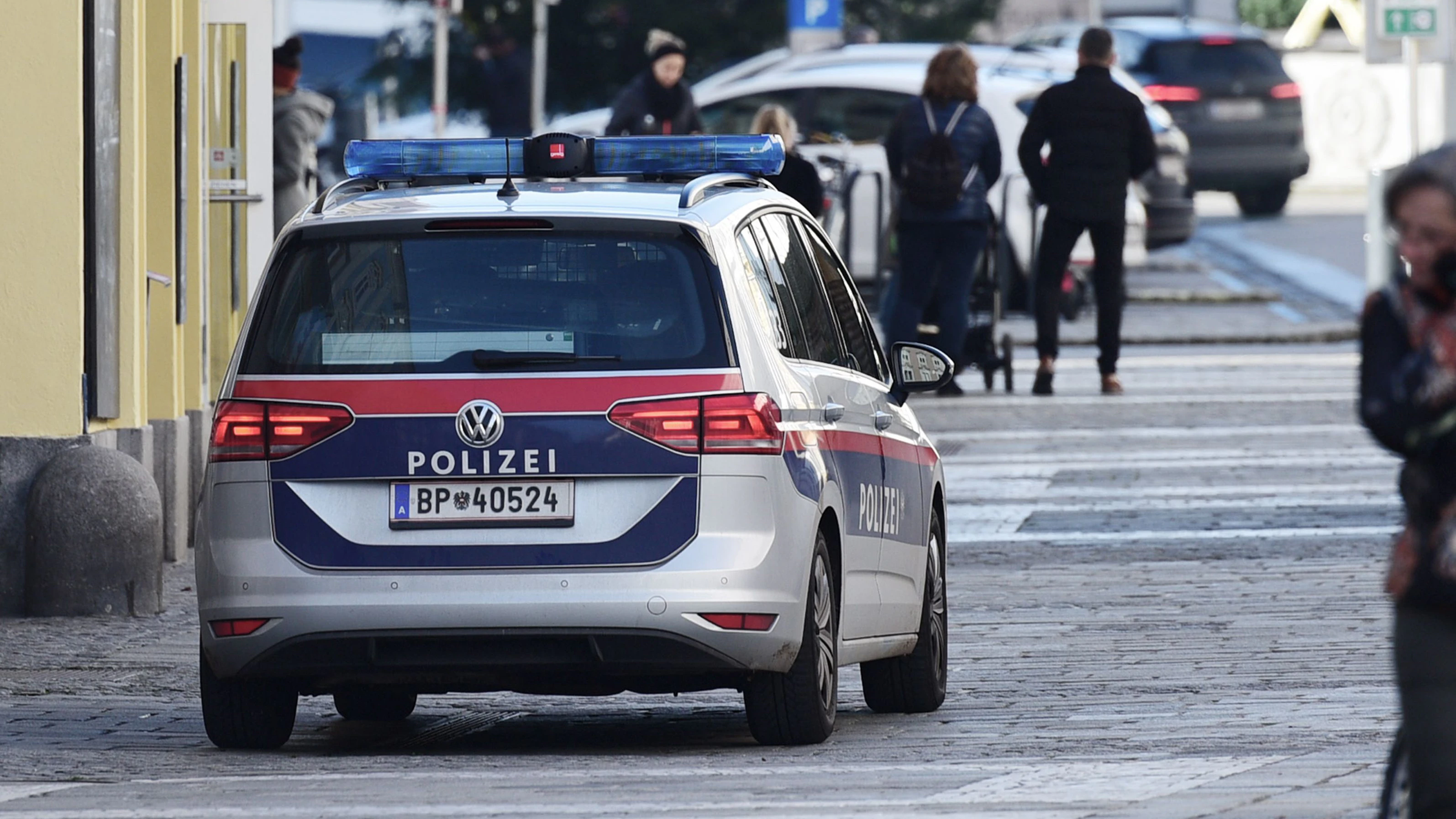 Heute.at - Polizei im Einsatz! Spaziergänger finden Leiche