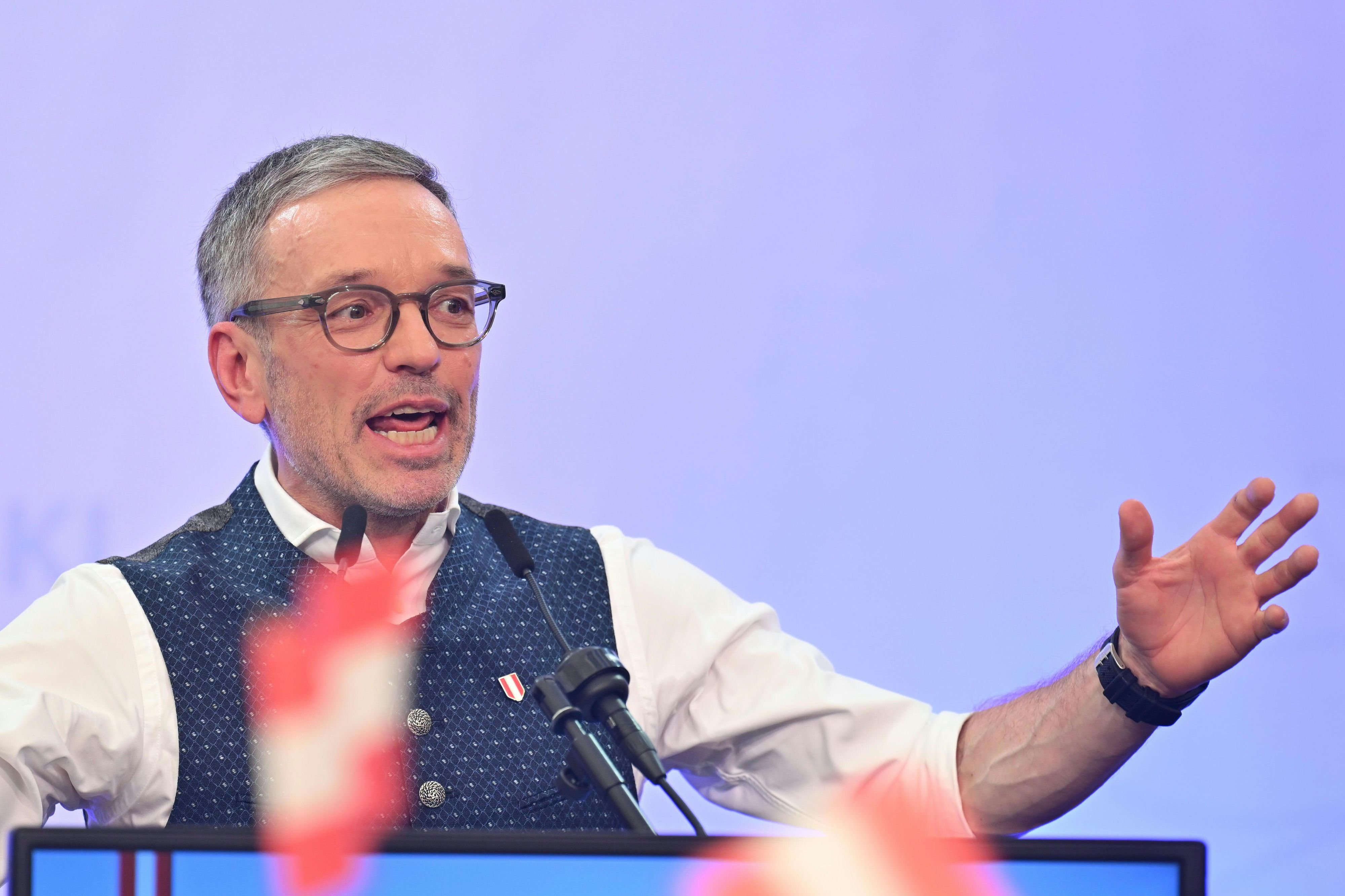 FPÖ-Chef Herbert Kickl bei der blauen Kundgebung in Linz. 