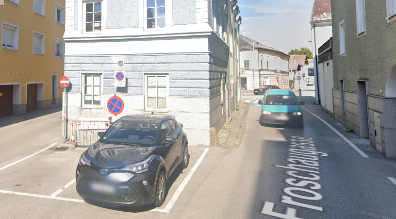 Eines der mobilen Radargeräte in Ried befindet sich seit wenigen Stunden in der Froschaugasse.