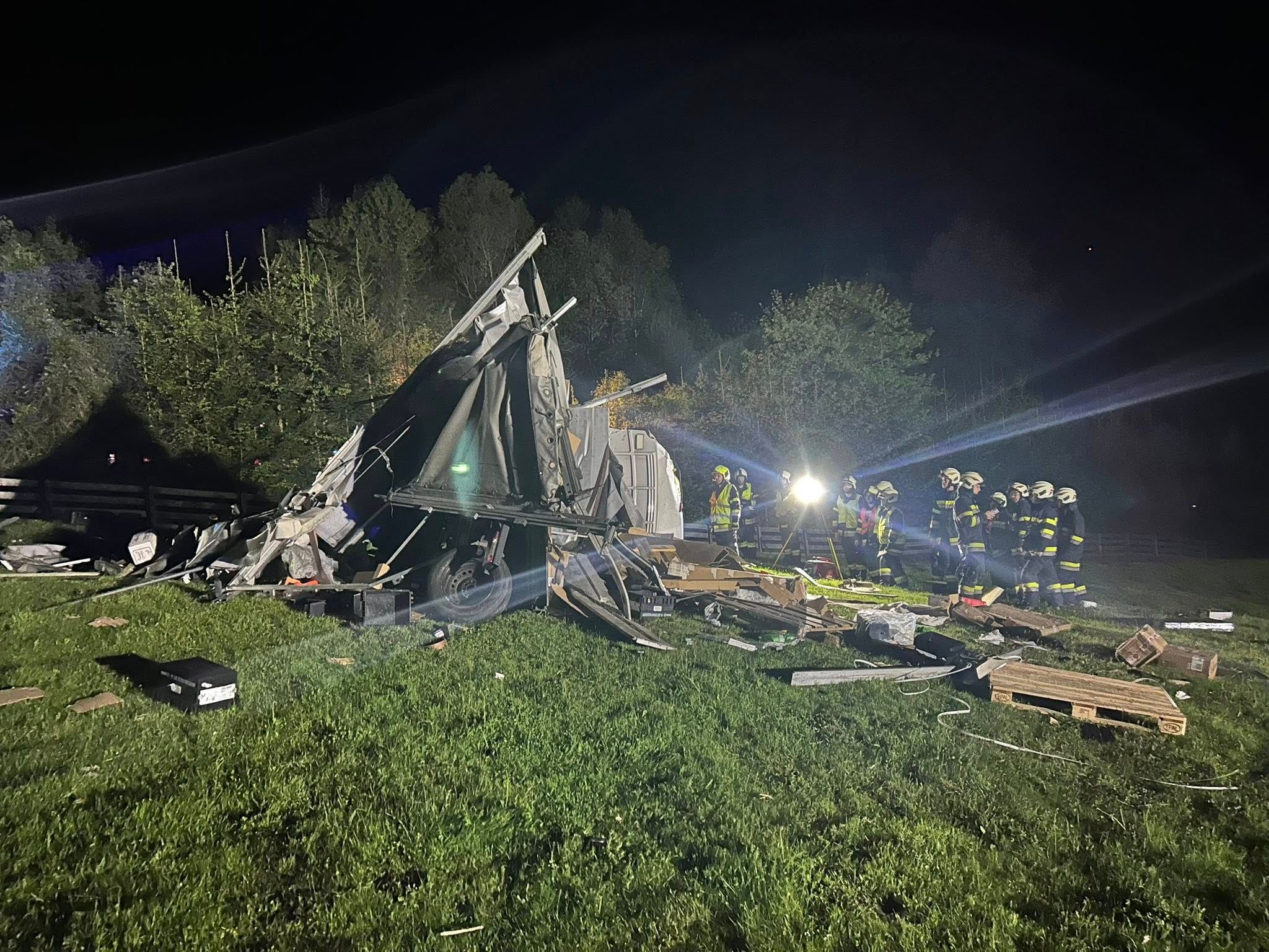 Der Lenker blieb unverletzt.