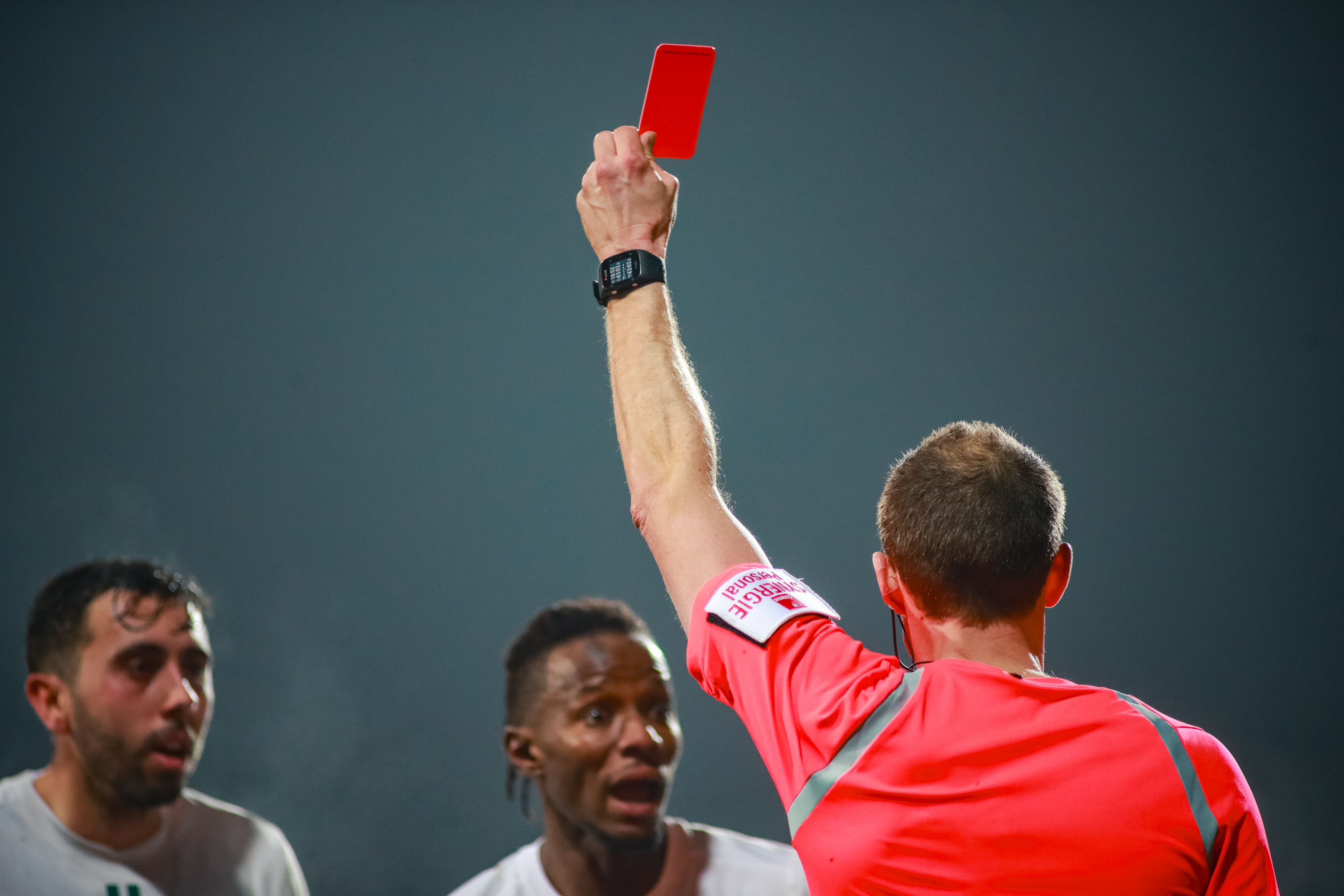 Rote Karte für das Verhalten einiger 