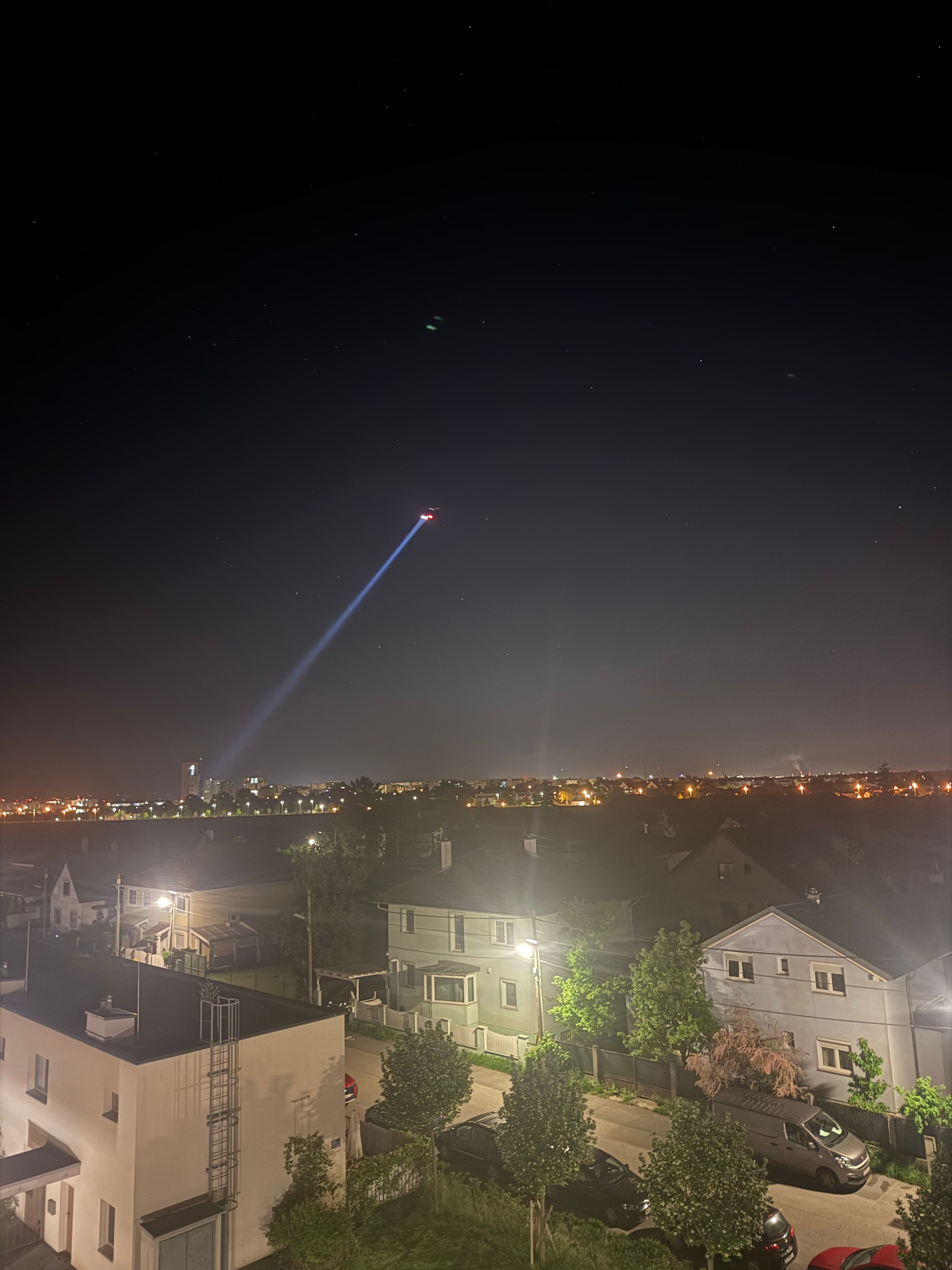 In den frühen Morgenstunden kreiste der Polizeihubschrauber über der Donaustadt.