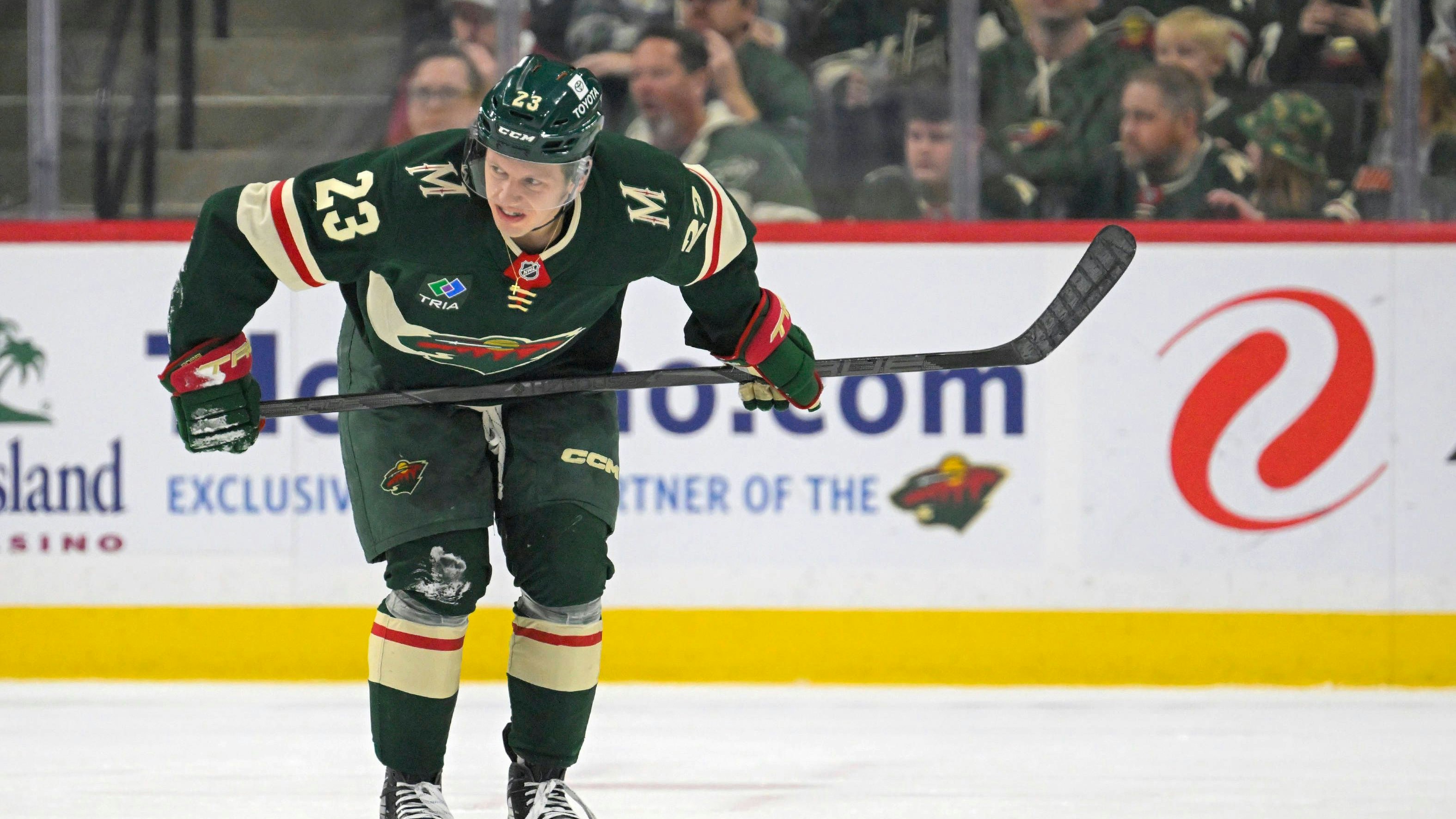 NHL, Eishockey Herren, USA Seattle Kraken at Minnesota Wild Mar 19, 2025 Saint Paul, Minnesota, USA Minnesota Wild forward Marco Rossi 23 heads to the bench after sustaining an injury against the Seattle Kraken during the first period at Xcel Energy Center. Saint Paul Xcel Energy Center Minnesota USA, EDITORIAL USE ONLY PUBLICATIONxINxGERxSUIxAUTxONLY Copyright: xNickxWosikax 20250319_cec_wa4_645