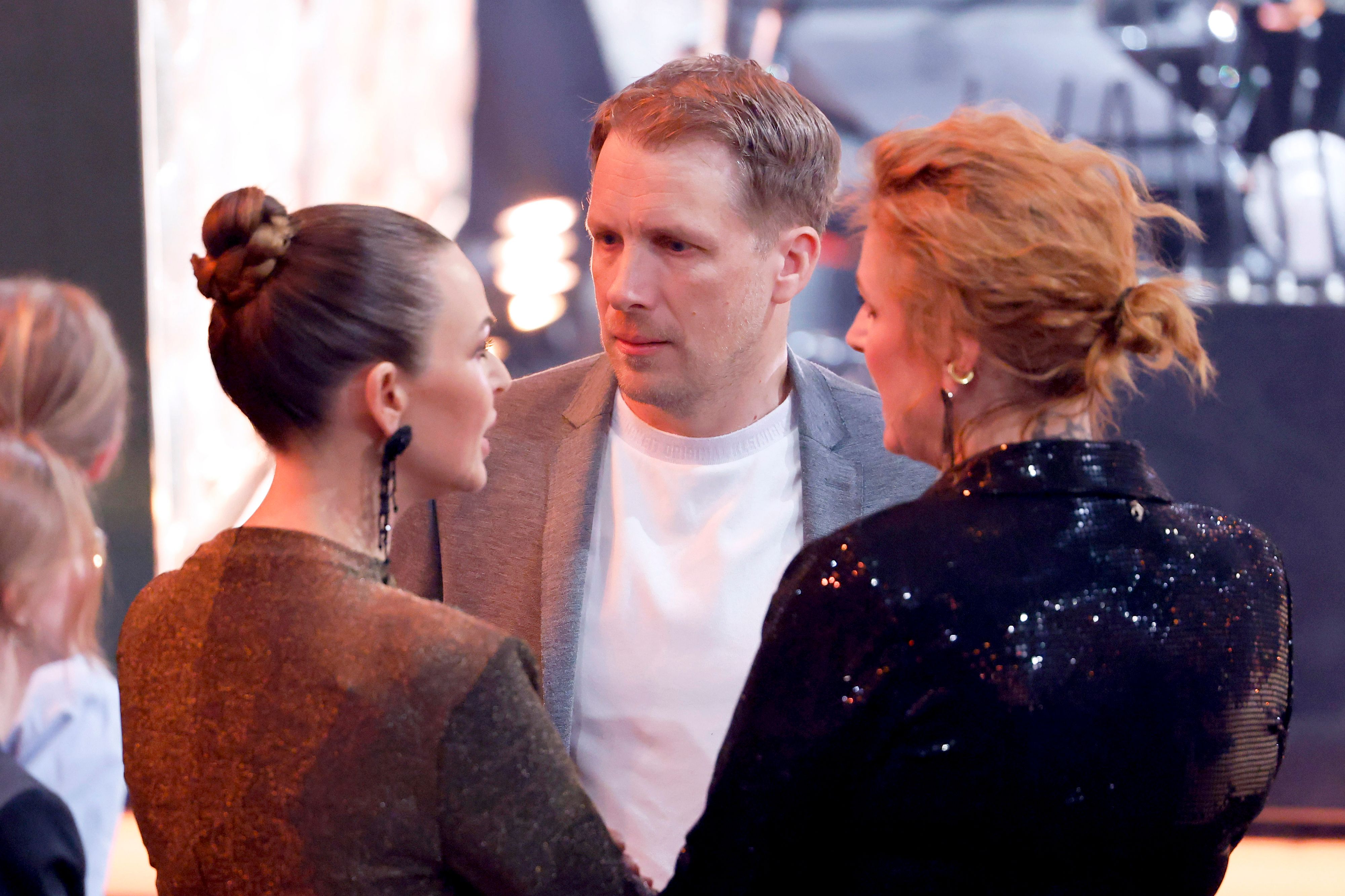 Oliver Pocher nimmt kein Blatt vor den Mund und teilt heftig gegen einige Promidamen aus.