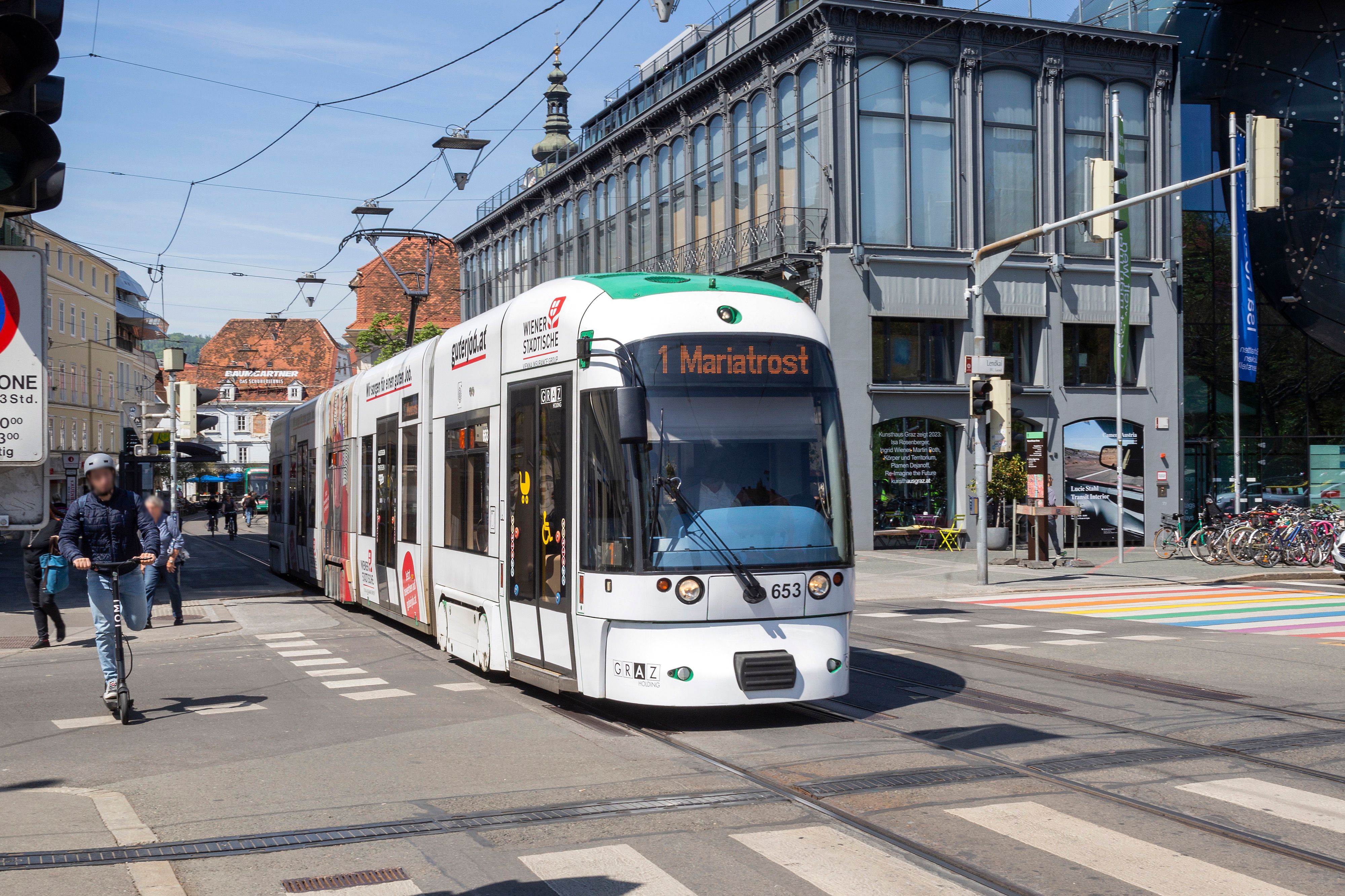 Der Bimfahrer leitete umgehend eine Notbremsung ein. (Symbolbild)