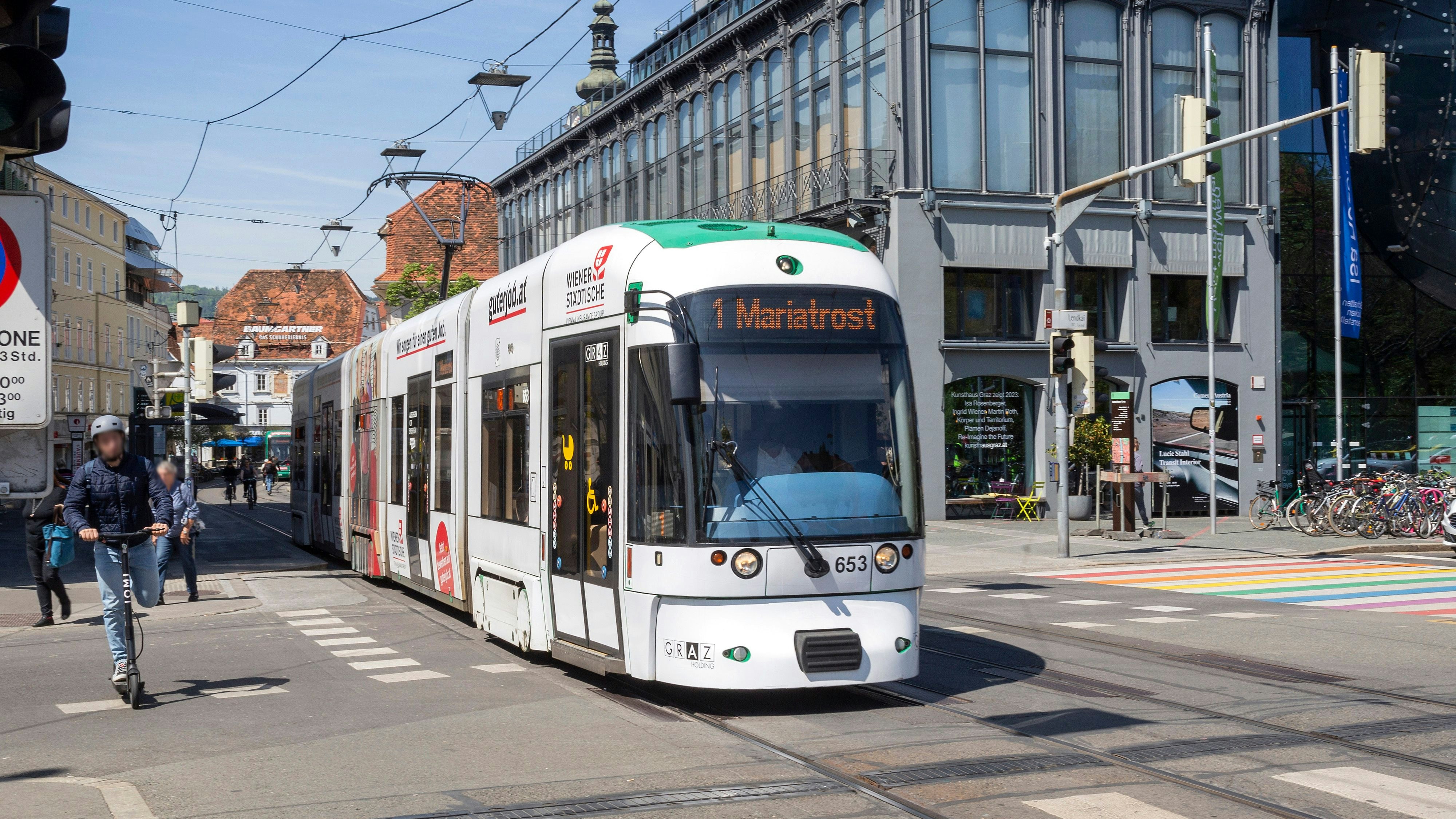 Der Bimfahrer leitete umgehend eine Notbremsung ein. (Symbolbild)