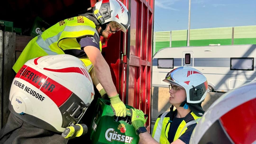 Der Lkw musste händisch entladen werden.
