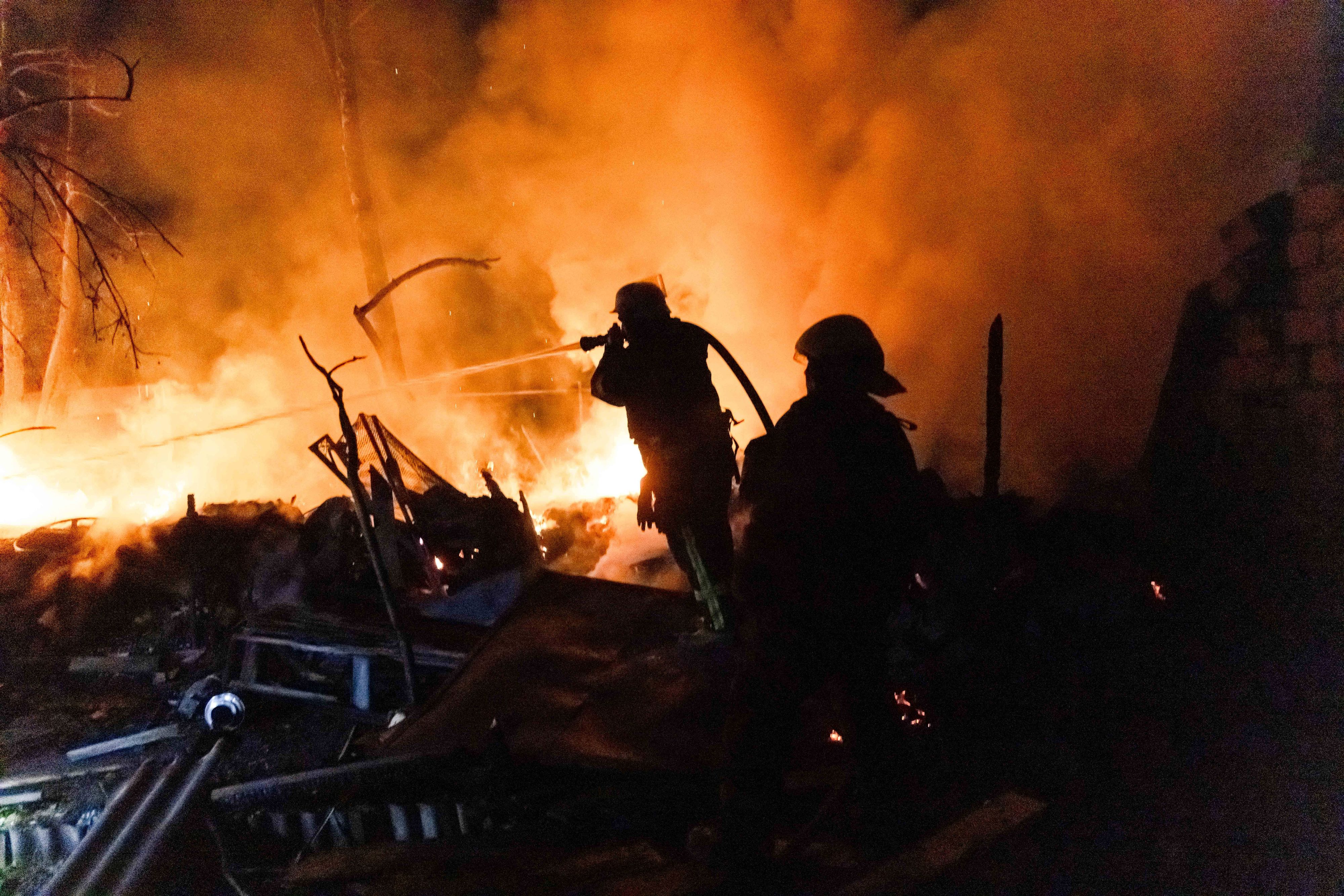 Bei russischen Drohnenangriffen auf Charkiw wurden mindestens 50 Menschen verletzt. 