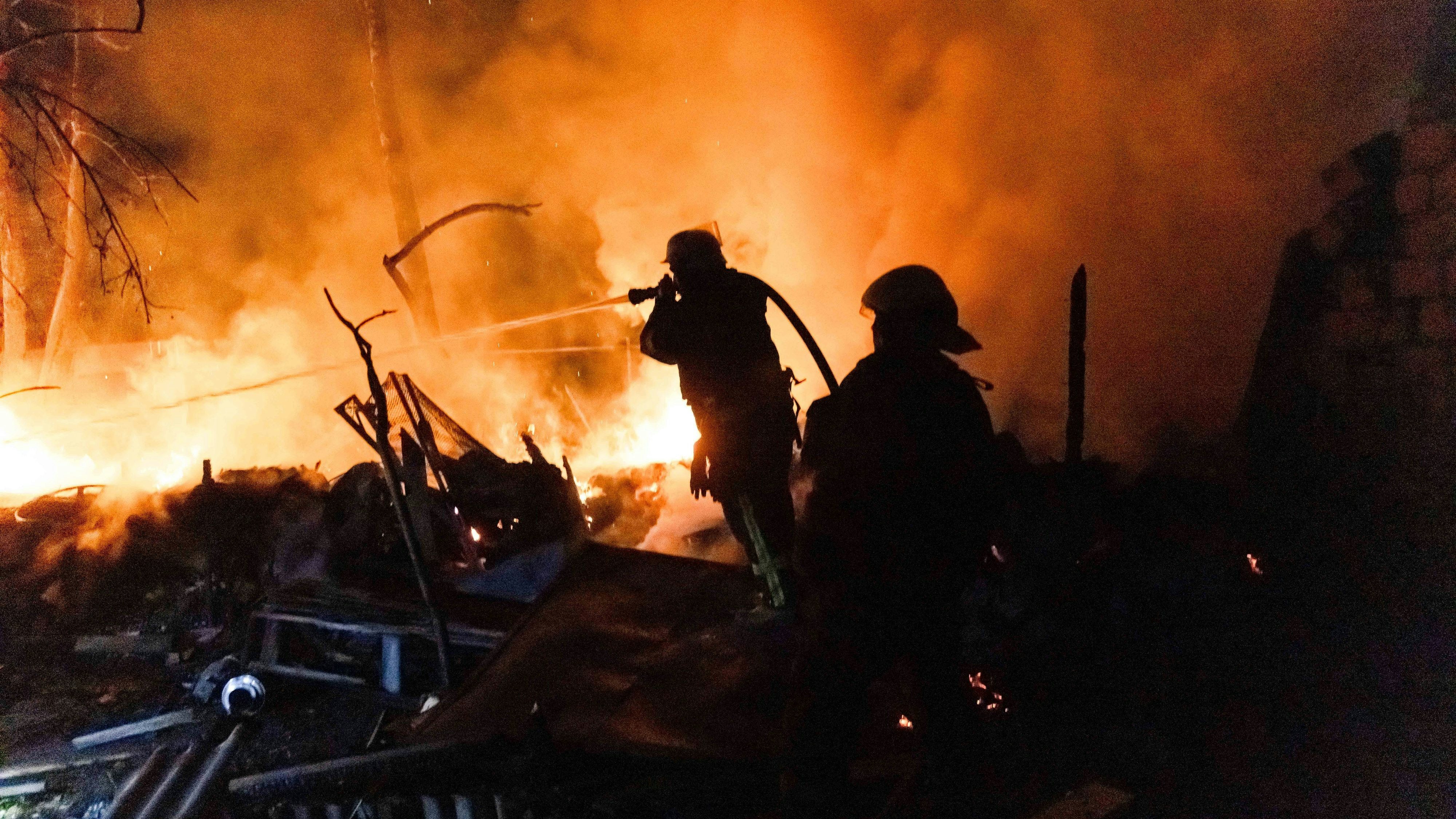 Bei russischen Drohnenangriffen auf Charkiw wurden mindestens 50 Menschen verletzt. 