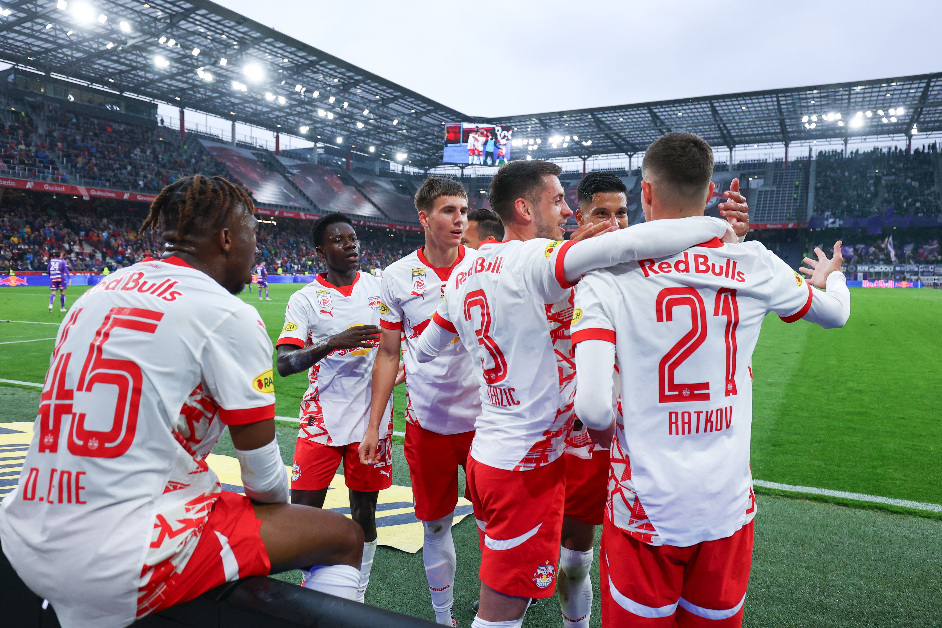 Salzburg jubelt über einen 2:0-Erfolg über die Austria.