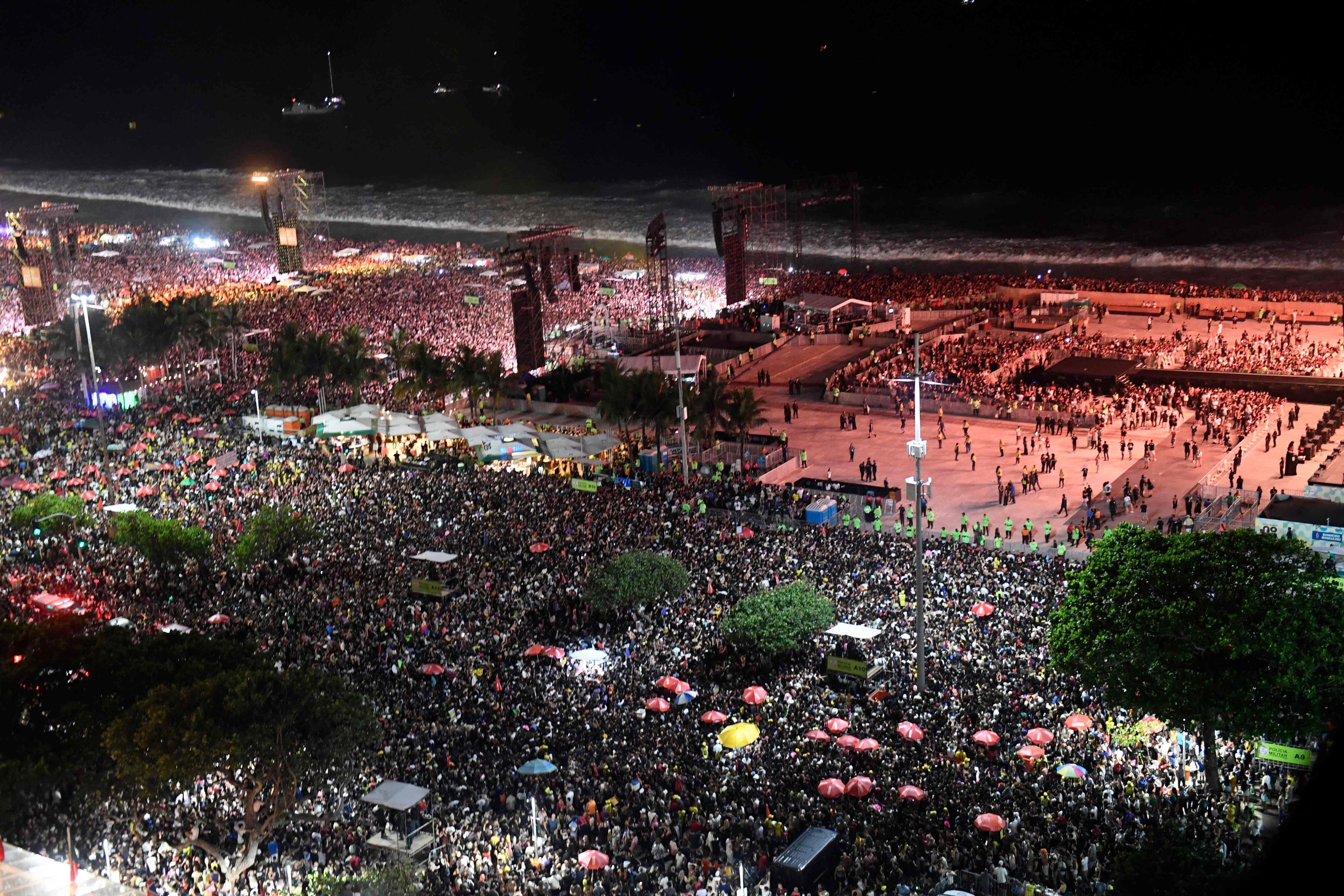 2,1 Millionen Menschen waren zum Gratiskonzert an der berühmten Strandpromenade von Rio de Janeiro gekommen. 