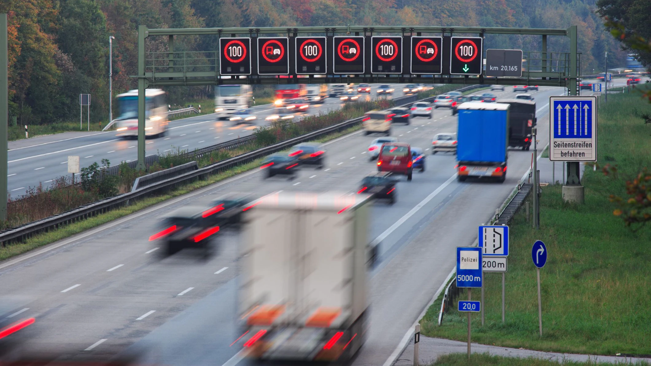 Heute.at - Lkw geht auf der Südautobahn in Flammen auf – Sperre