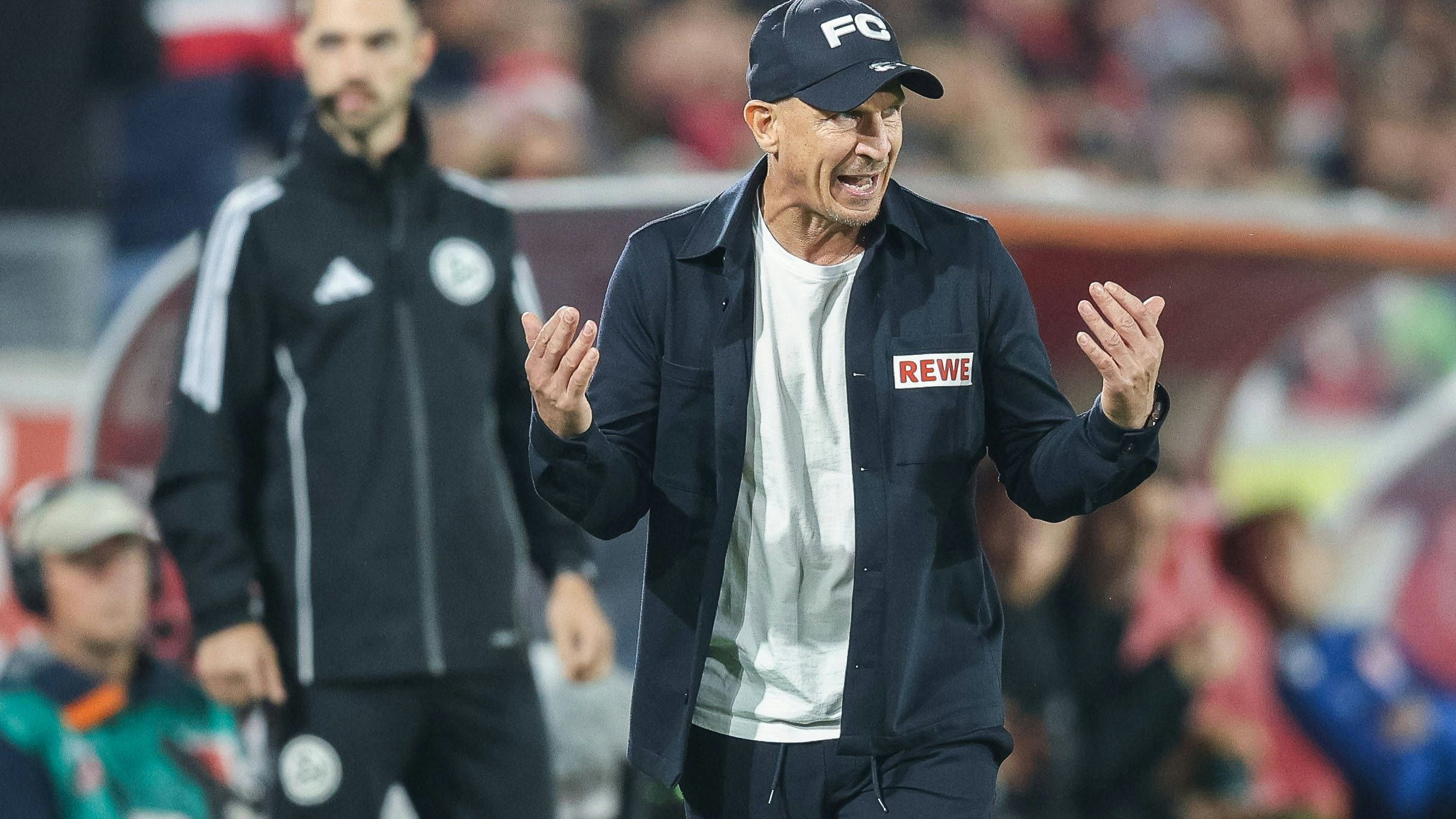 Köln-Trainer Gerhard Struber wurde von den Fans angezählt.