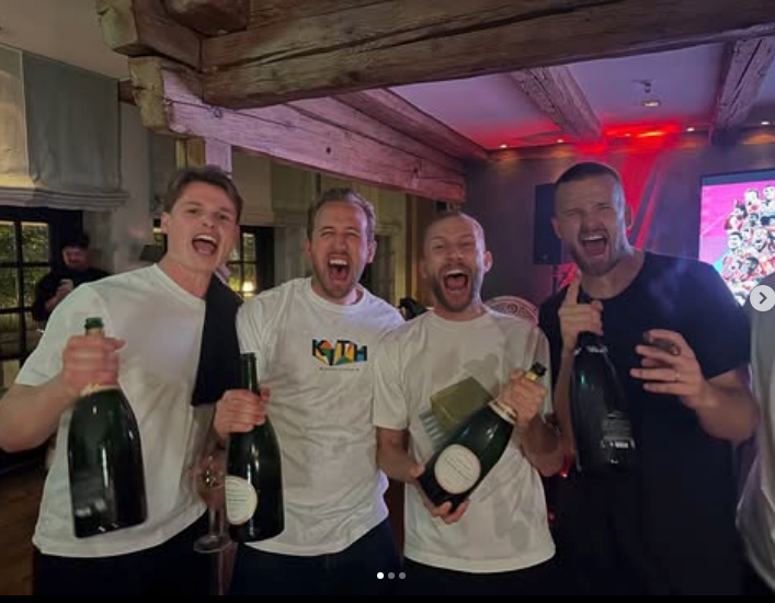 ÖFB-Star Konrad Laimer (2.v.r.) war bei der Party mittendrin.