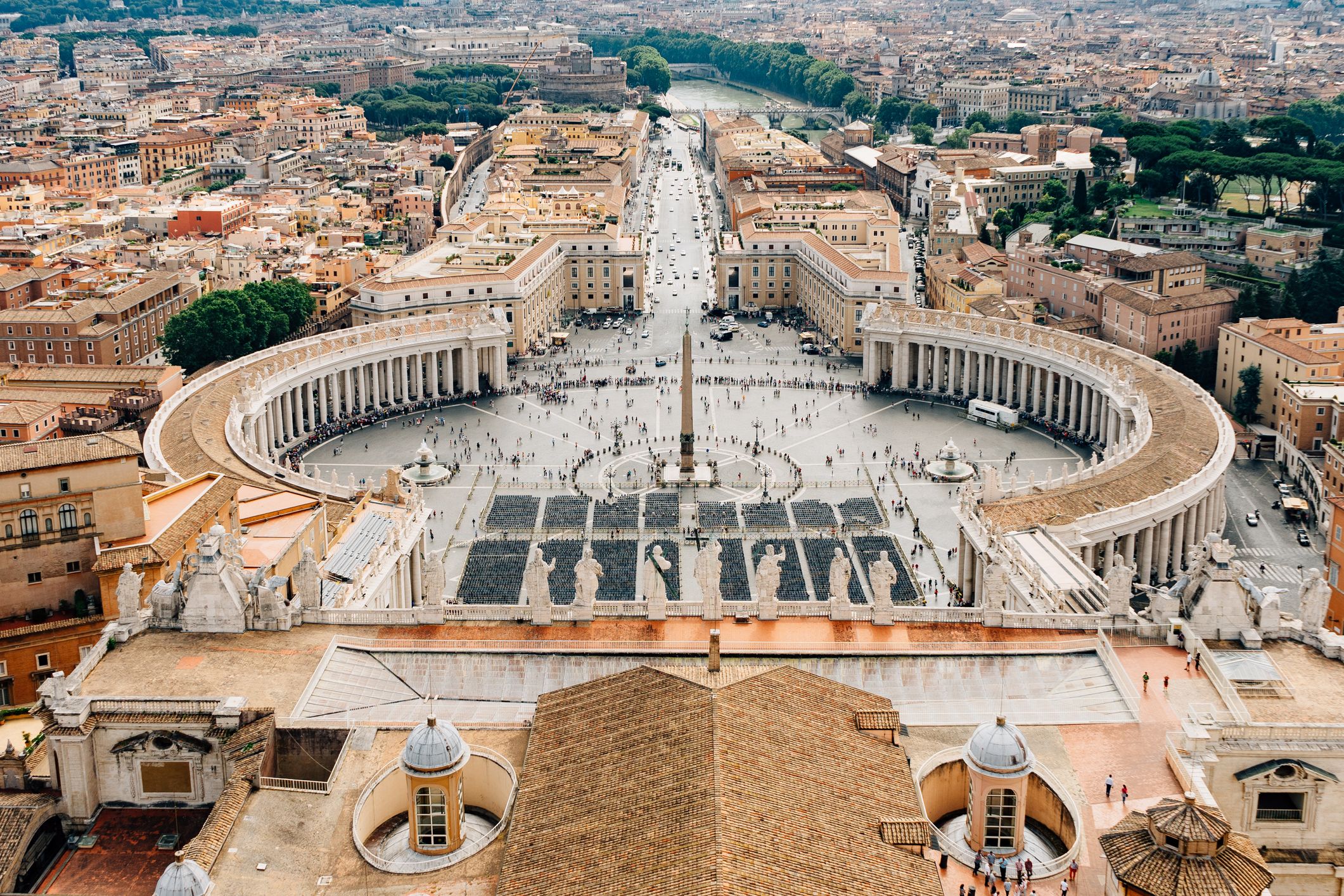 Der Vatikan mit Blick vom Petersdom auf den Petersplatz.