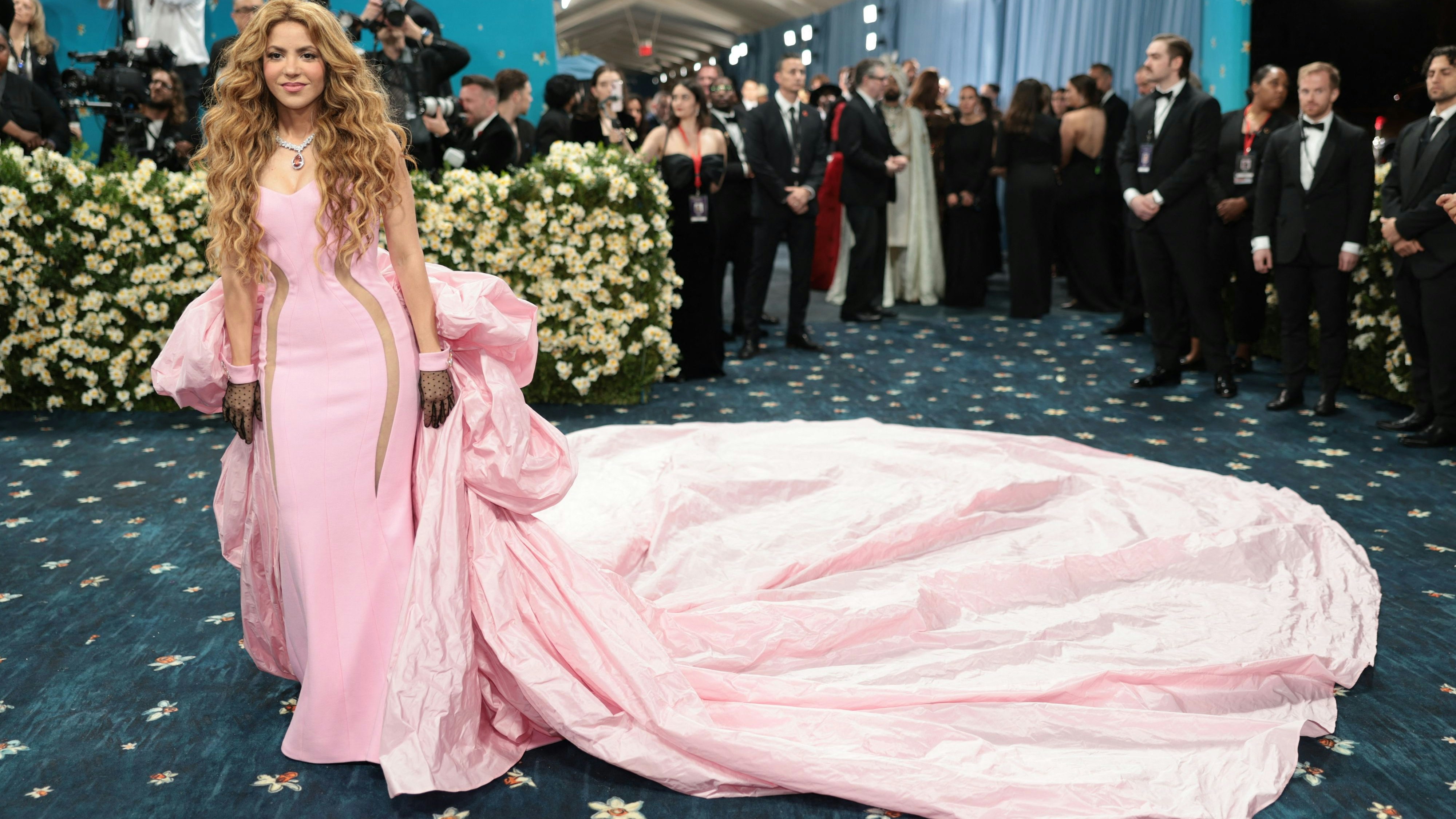 Shakira setzte auf ein pinkes Kleid, das bei vielen Met-Gala-Besuchern als modischer Fehlgriff galt.
