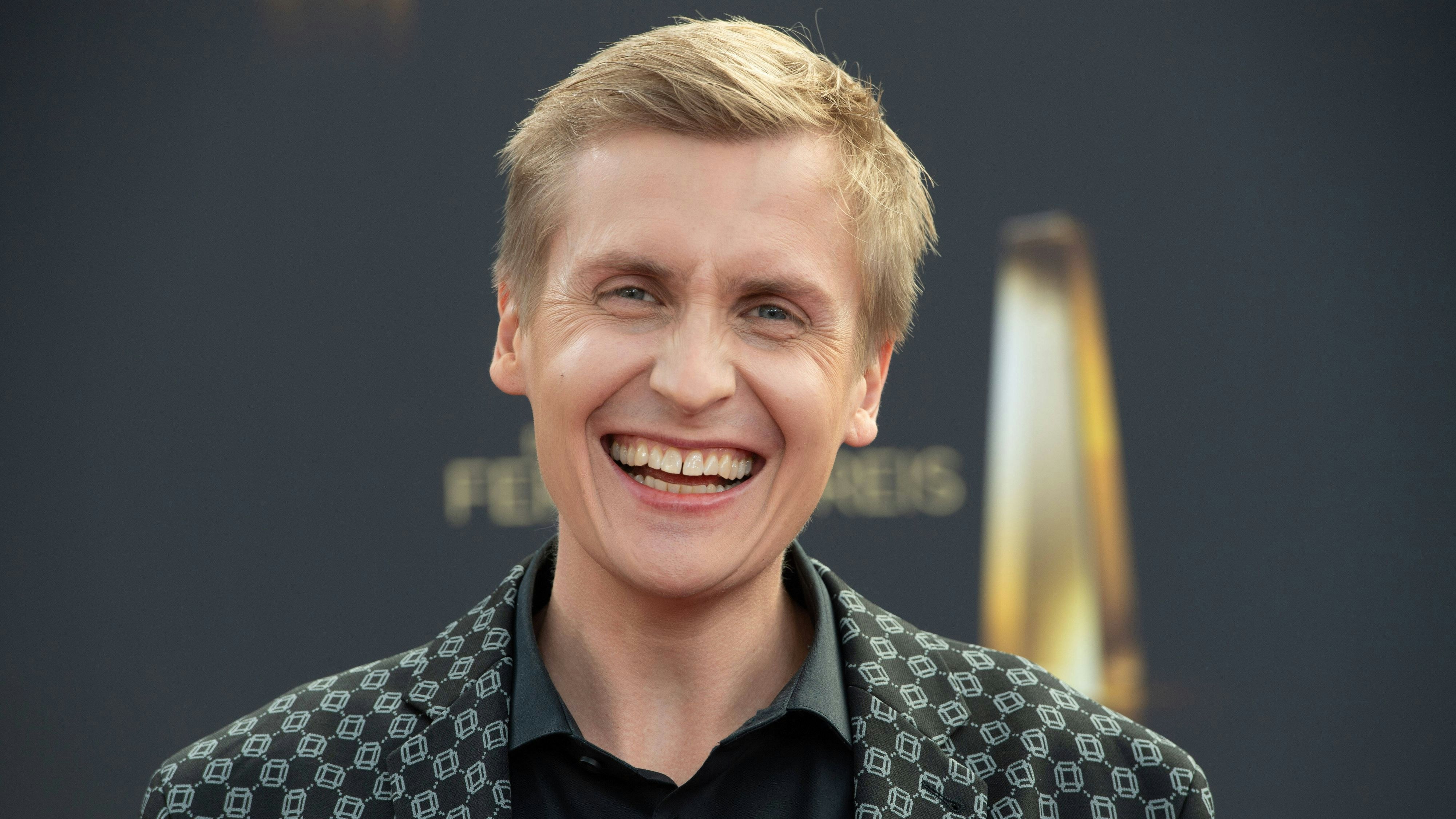 Till Reiners startet eine eigene Show im Stil von Böhmermann