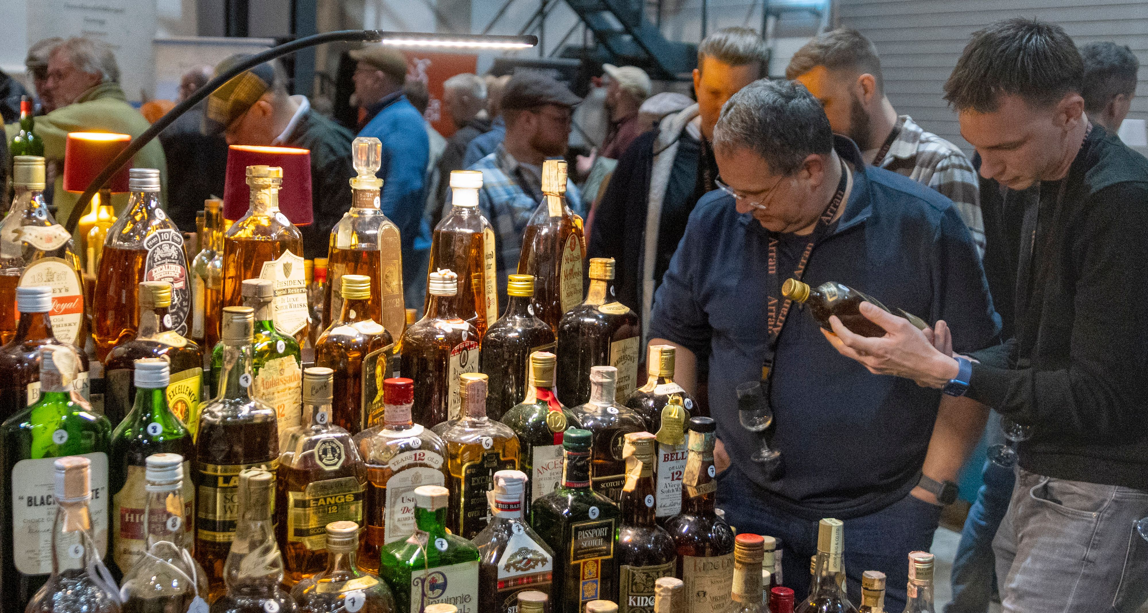 Mark Kent, Vorstandschef des Verbands Scotch Whisky Association, erklärte, das Abkommen werde für die Branche eine Umwälzung bedeuten. Indien ist einer der größten Whisky-Märkte der Welt.