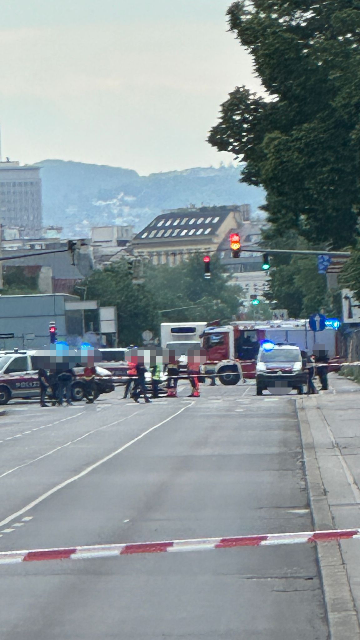 Straßensperre und Großeinsatz der Wiener Polizei am Dienstag beim Prater.