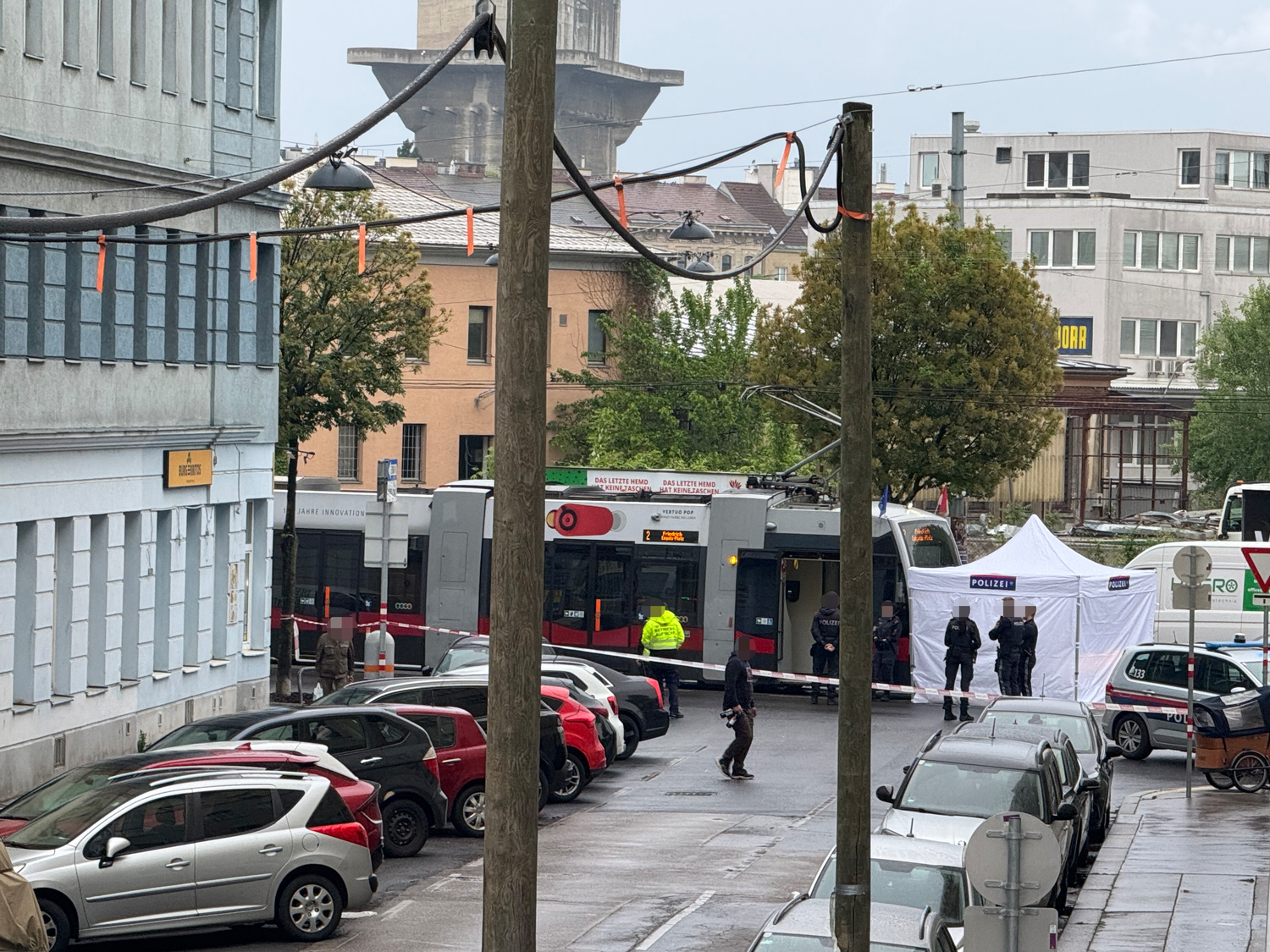 Am Montagabend forderte ein Straßenbahnunfall einen Toten.