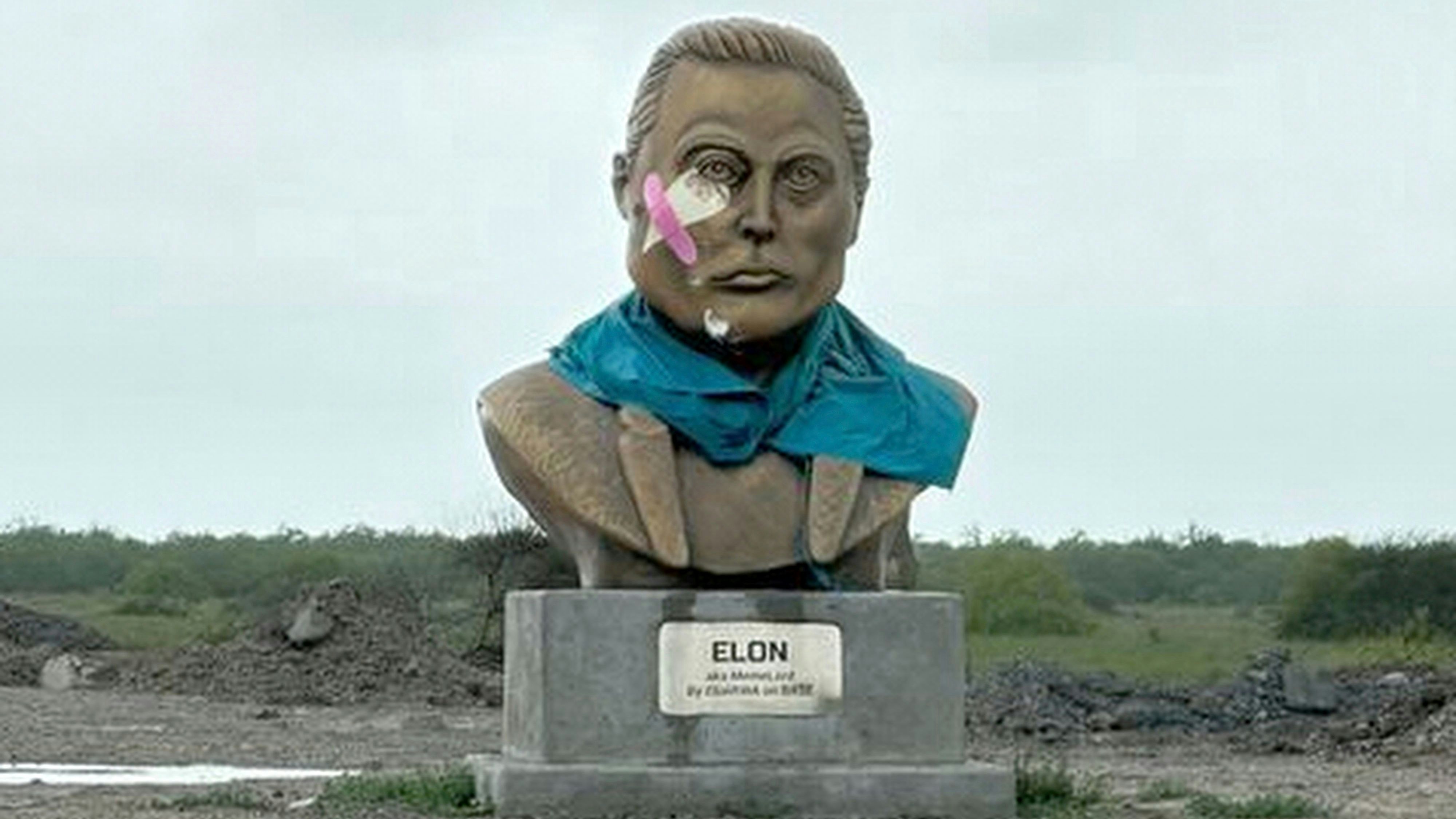 Download von www.picturedesk.com am 06.05.2025 (08:47).  A statue of SpaceX founder Elon Musk on Saturday, May 3, 2025, is seen near the town of Boca Chica, Texas, that would become Starbase, Texas, if local residents approve a measure to make the area surrounding the rocket launch site its own city. (AP Photo/Valerie Gonzalez) - 20250503_PD13565 - Rechteinfo: Rights Managed (RM)