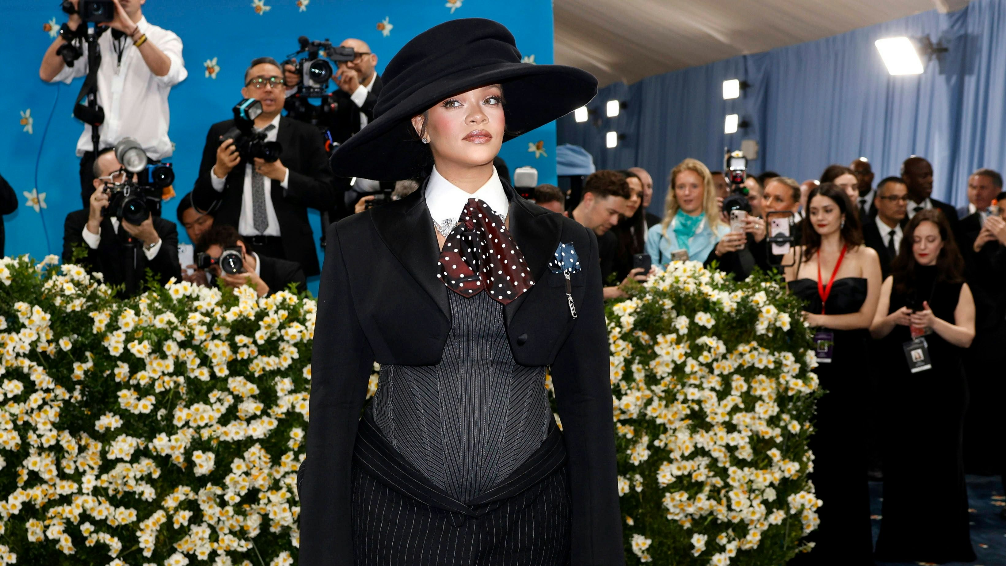 Rihanna schwanger am Red Carpet.