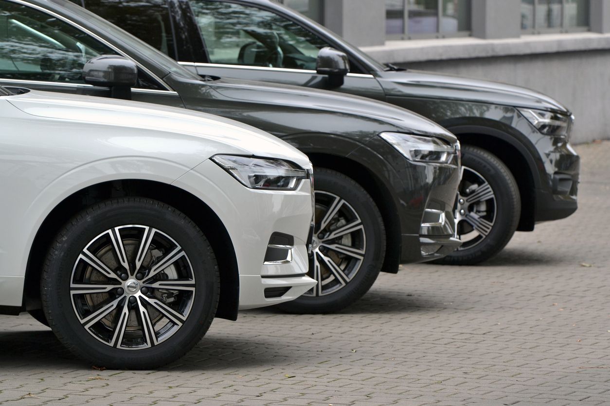 Blick auf einen Autofuhrpark. In Österreich ist eine Debatte über Politiker-Autos entbrannt.