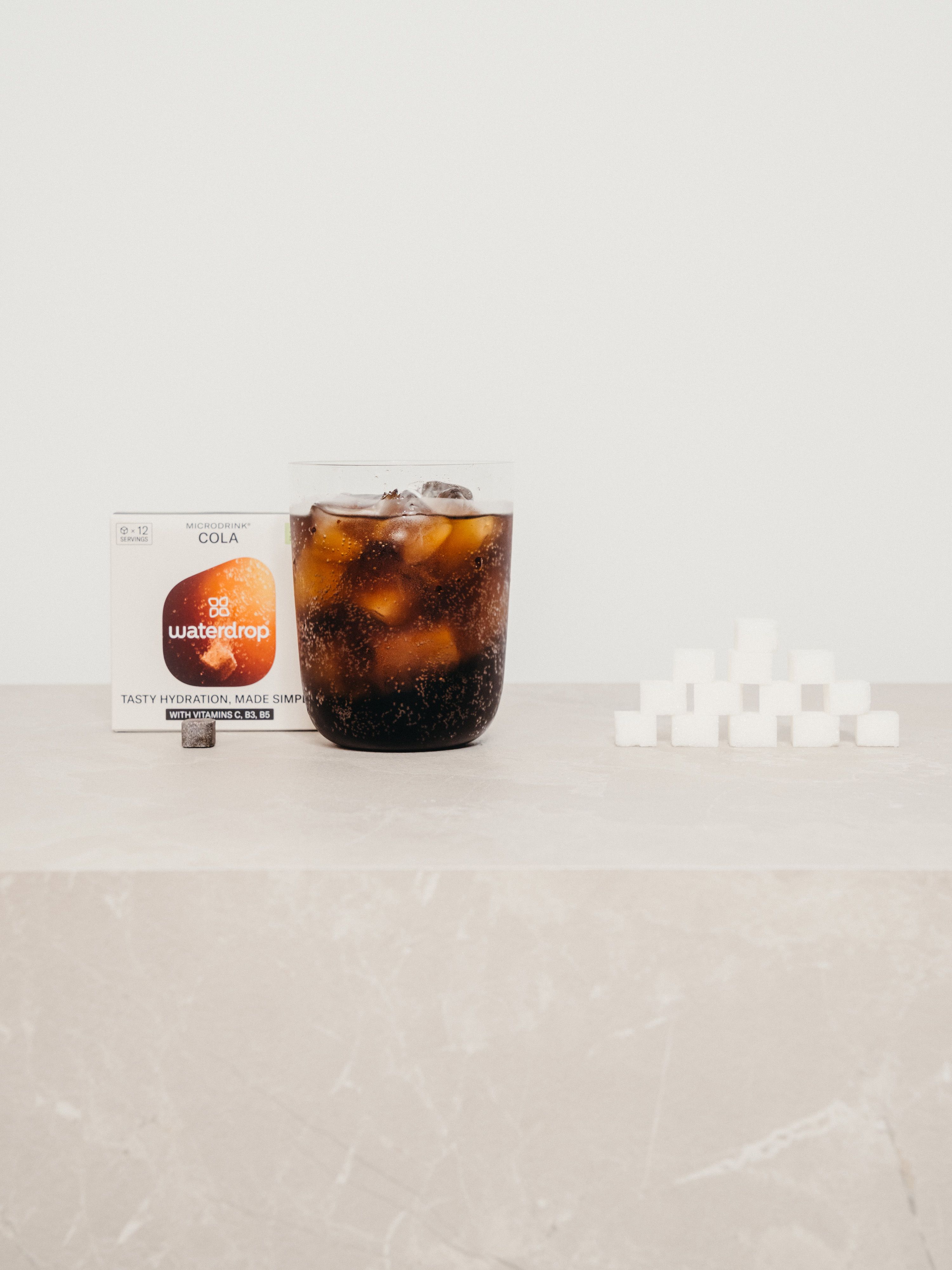 Mit 'waterdrop' werden nicht nur Zucker und Kalorien eingespart, sondern auch bis zu 98 % Plastik.