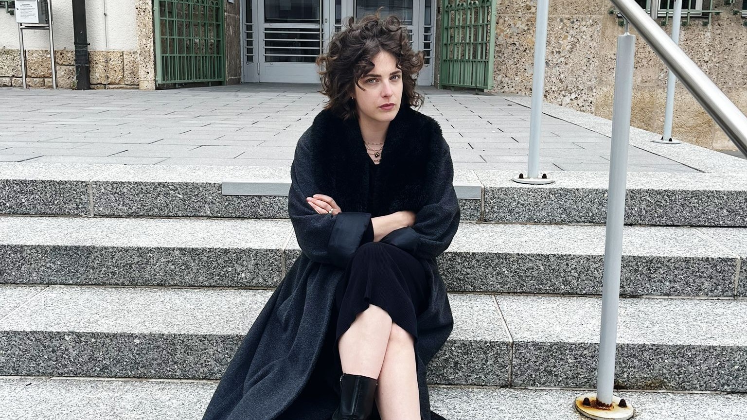 Schauspielerin Anna Werner Friedmann am Bezirksgericht – sie weist die Vorwürfe entschieden zurück und spricht von einer Kampagne gegen sich.