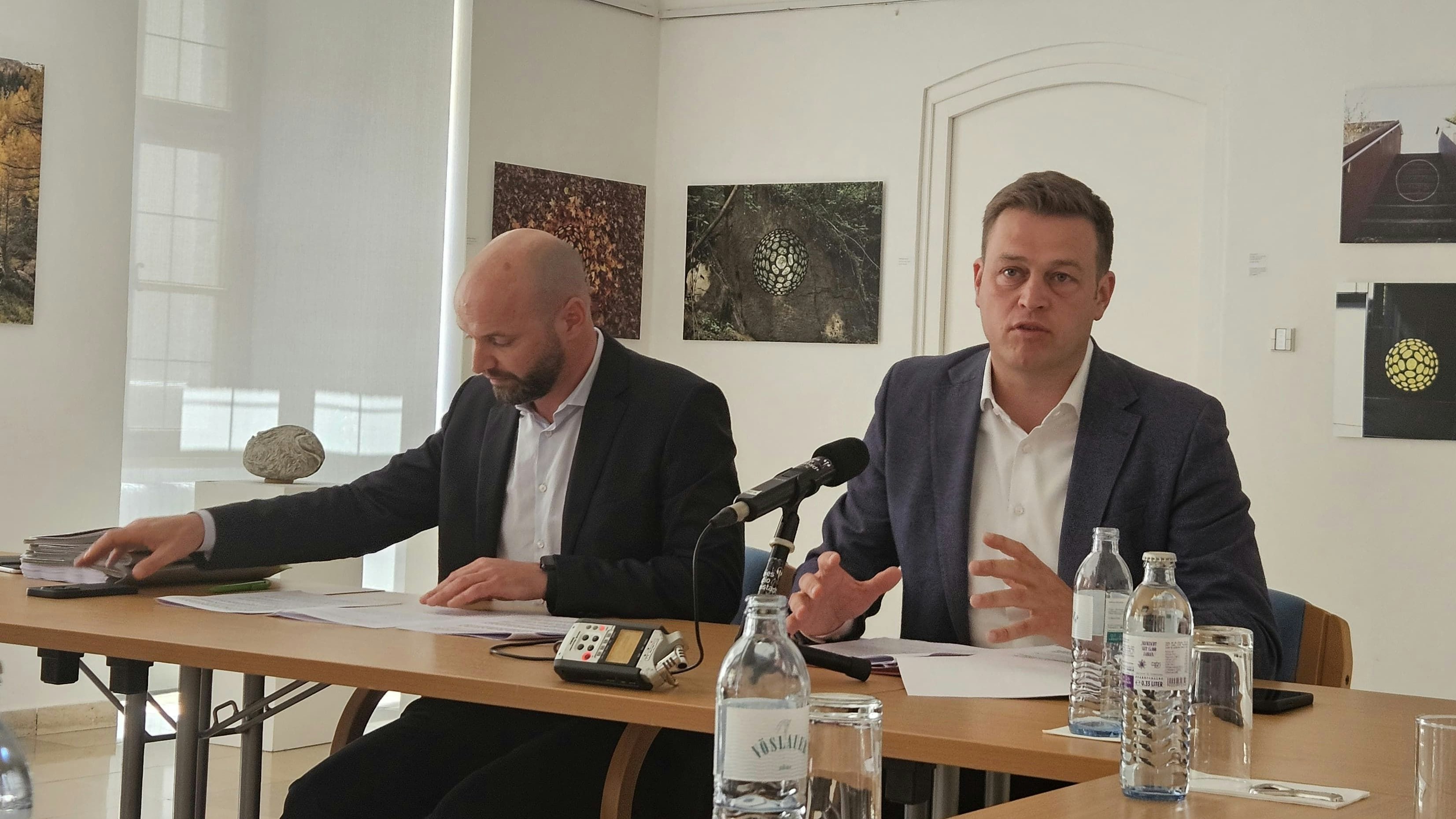 Klubobmann Severin Mayr und Landesrat Stefan Kaineder (beide Grüne) ließen ihrem Ärger bei einer Pressekonferenz freien Lauf.
