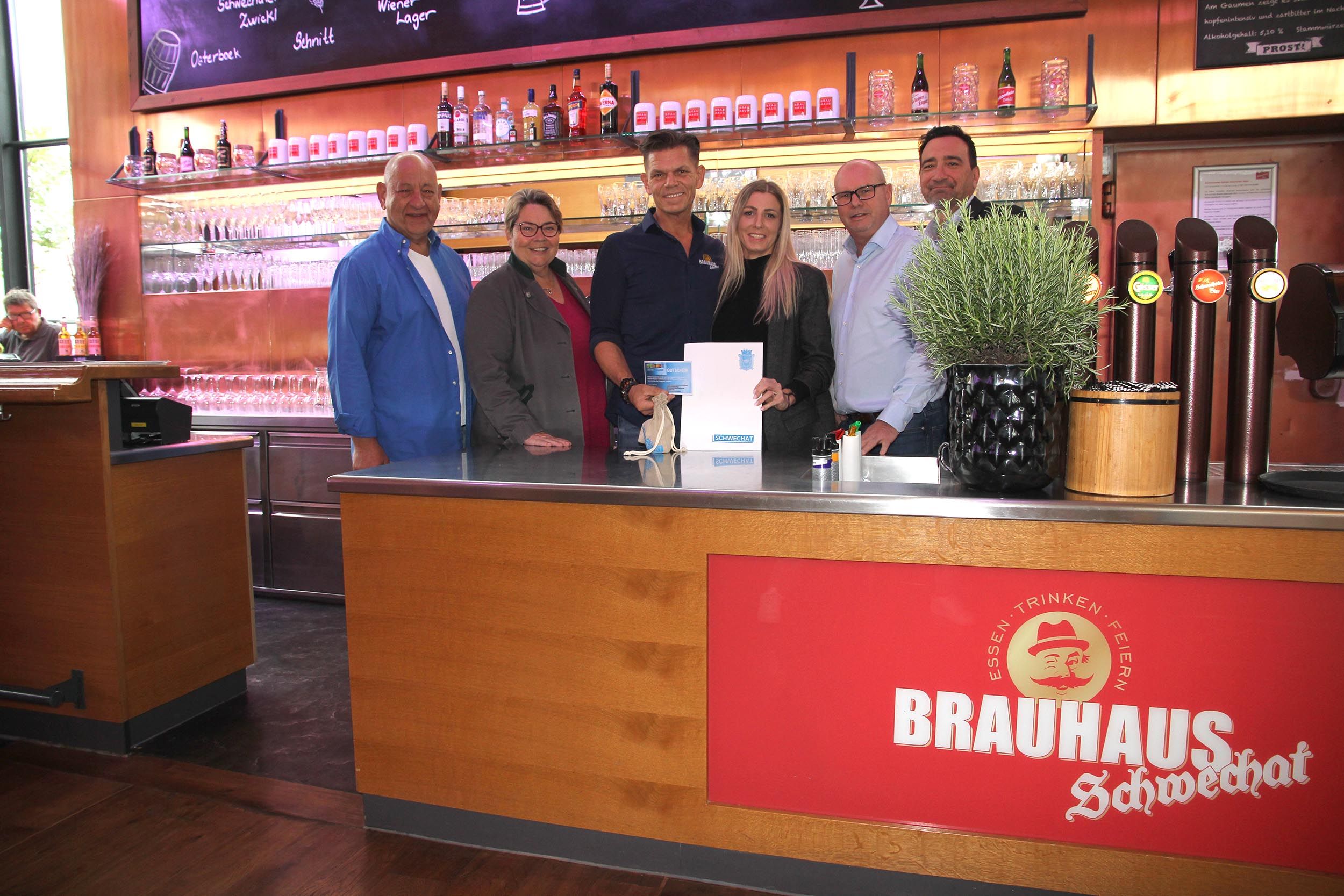 Stadtrat Anton Imre, Bürgermeisterin Karin Baier, Rene Dubeci, Martina Misutkova, Vizebürgermeister Christian Habisohn und&nbsp; Mario Freiberger