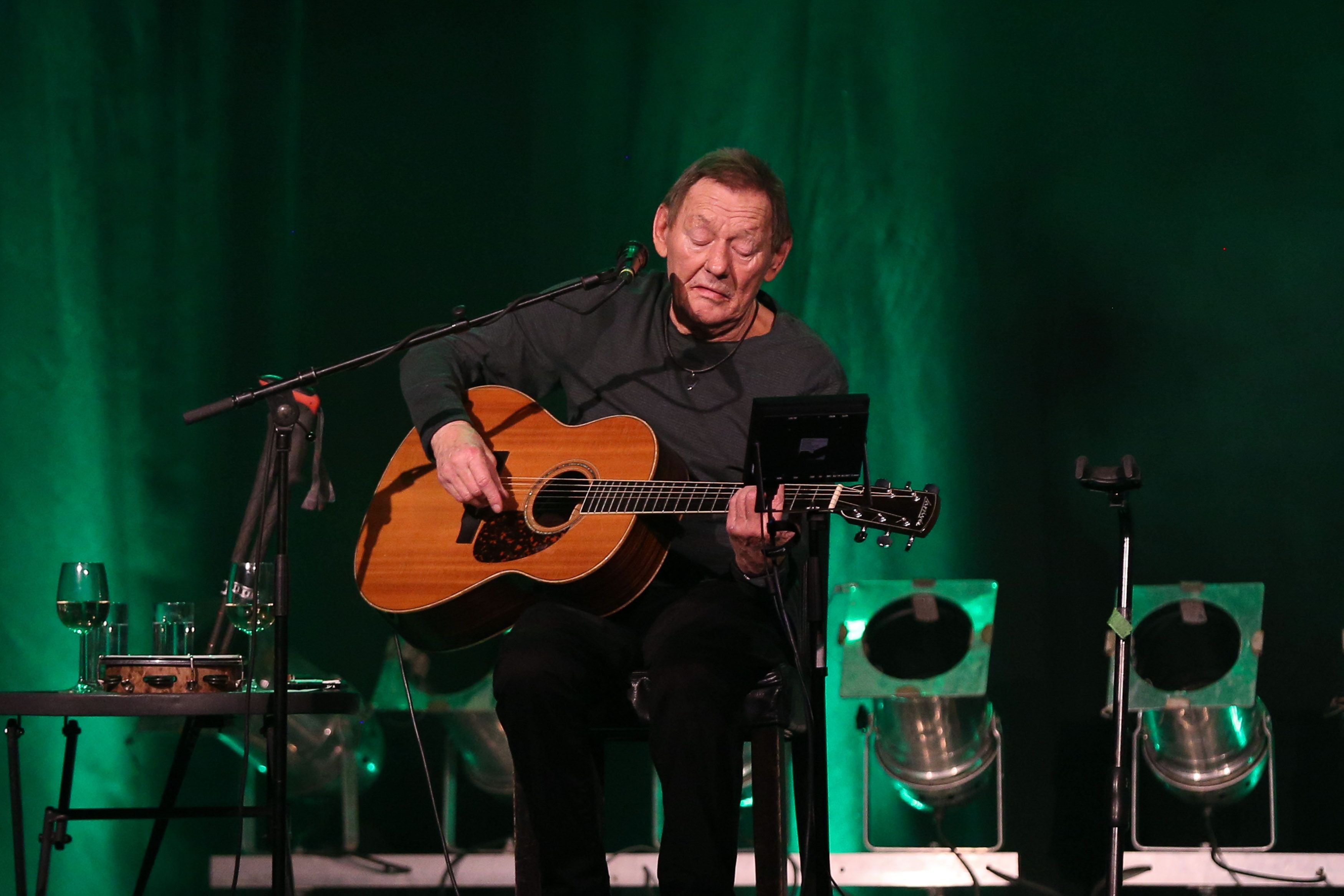 Nach vier Tagen im Krankenhaus durfte Wolfgang Ambros nun wieder nach Hause.