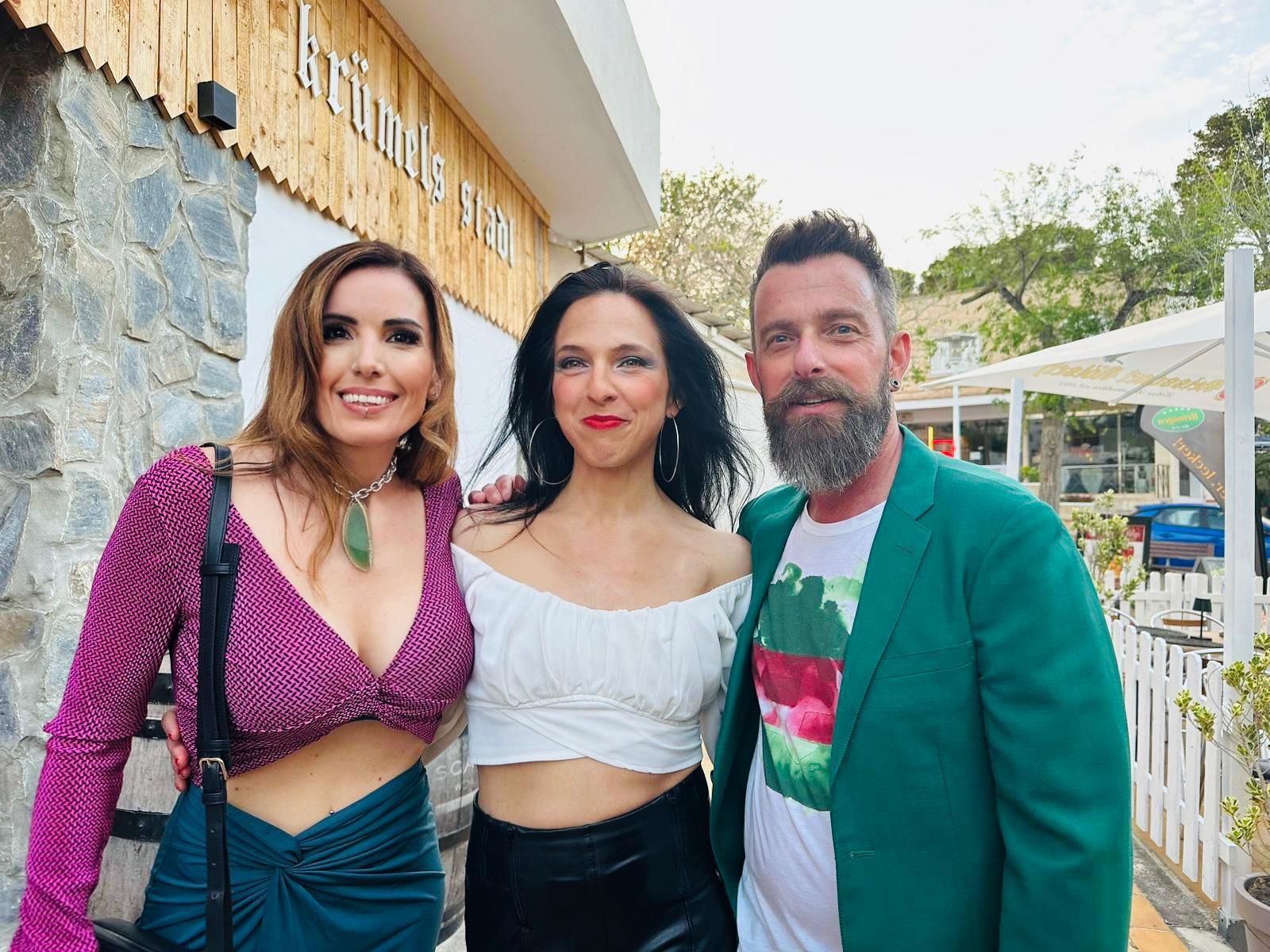 Musikmanagerin <strong>Karin Galinski</strong> mit ihren Künstlern <strong>Julia Raich</strong> (li.) und <strong>Mark Ed</strong>.