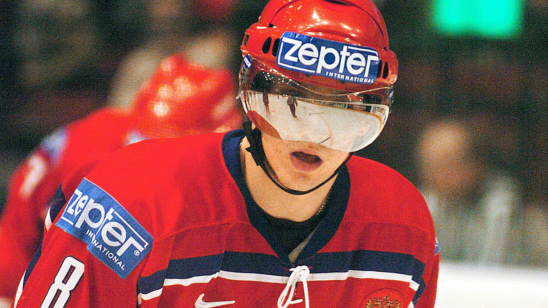 Alex Ovechkin mit getöntem Visier und schon in Wien mit jener Nummer, die ihm den Spitznamen "The Great Eight" einbringen soll.