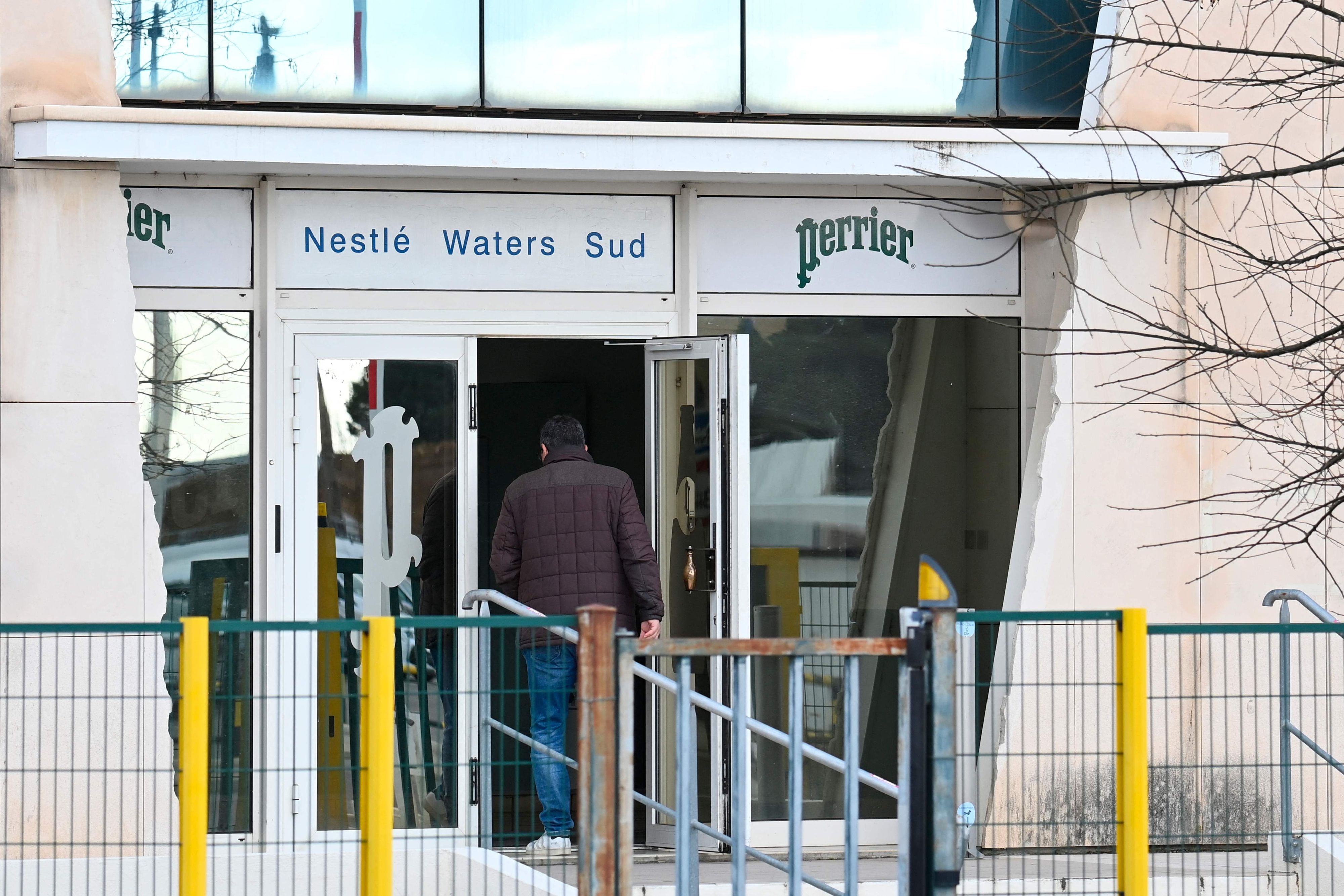 Der Amtsbezirk im französischen Departement Gard verbietet Nestlé die Filterung seines Perrier-Mineralwassers.