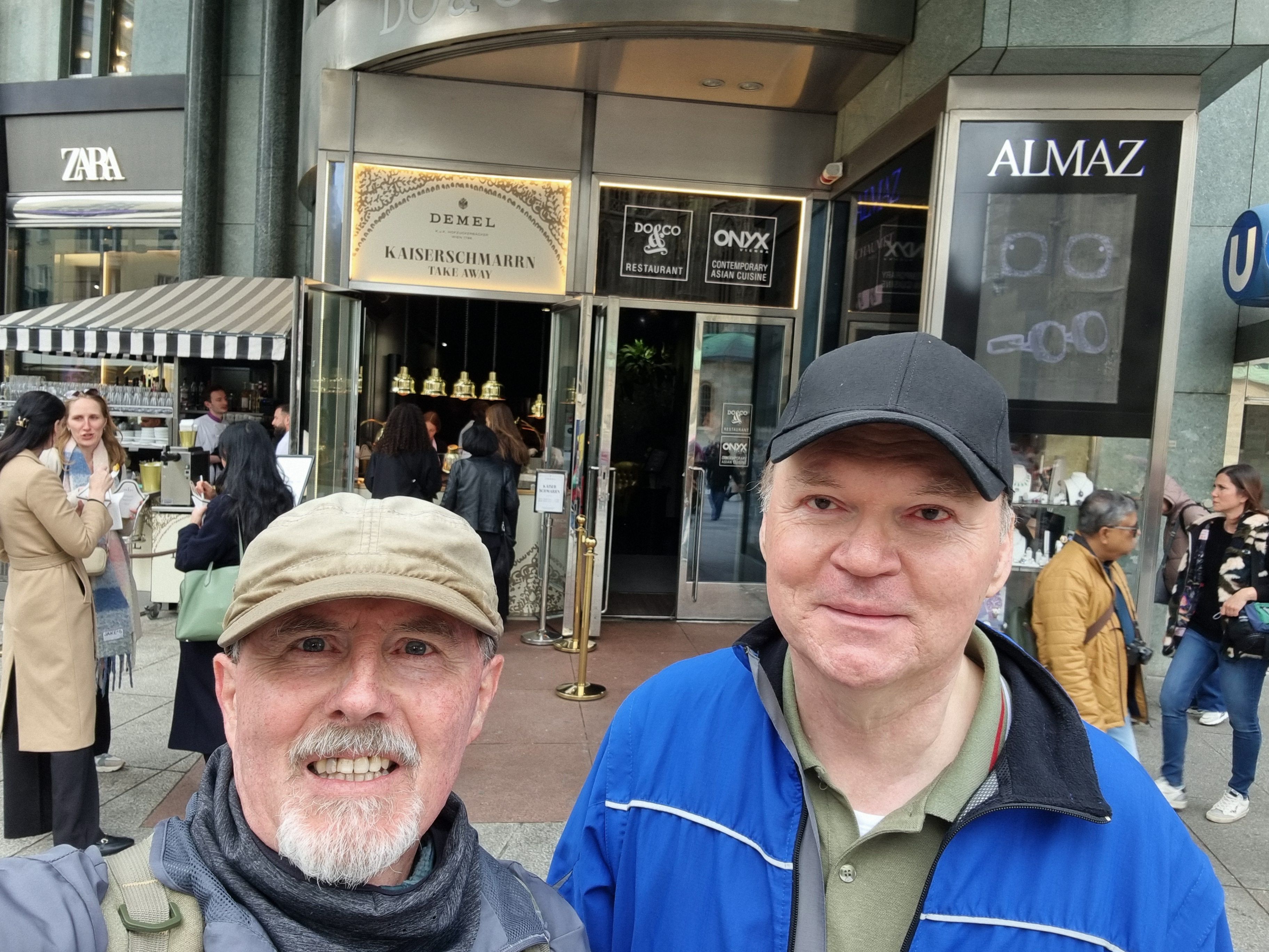 Hermann und Johann durchquerten alle Wiener Gemeindebezirke zu Fuß.