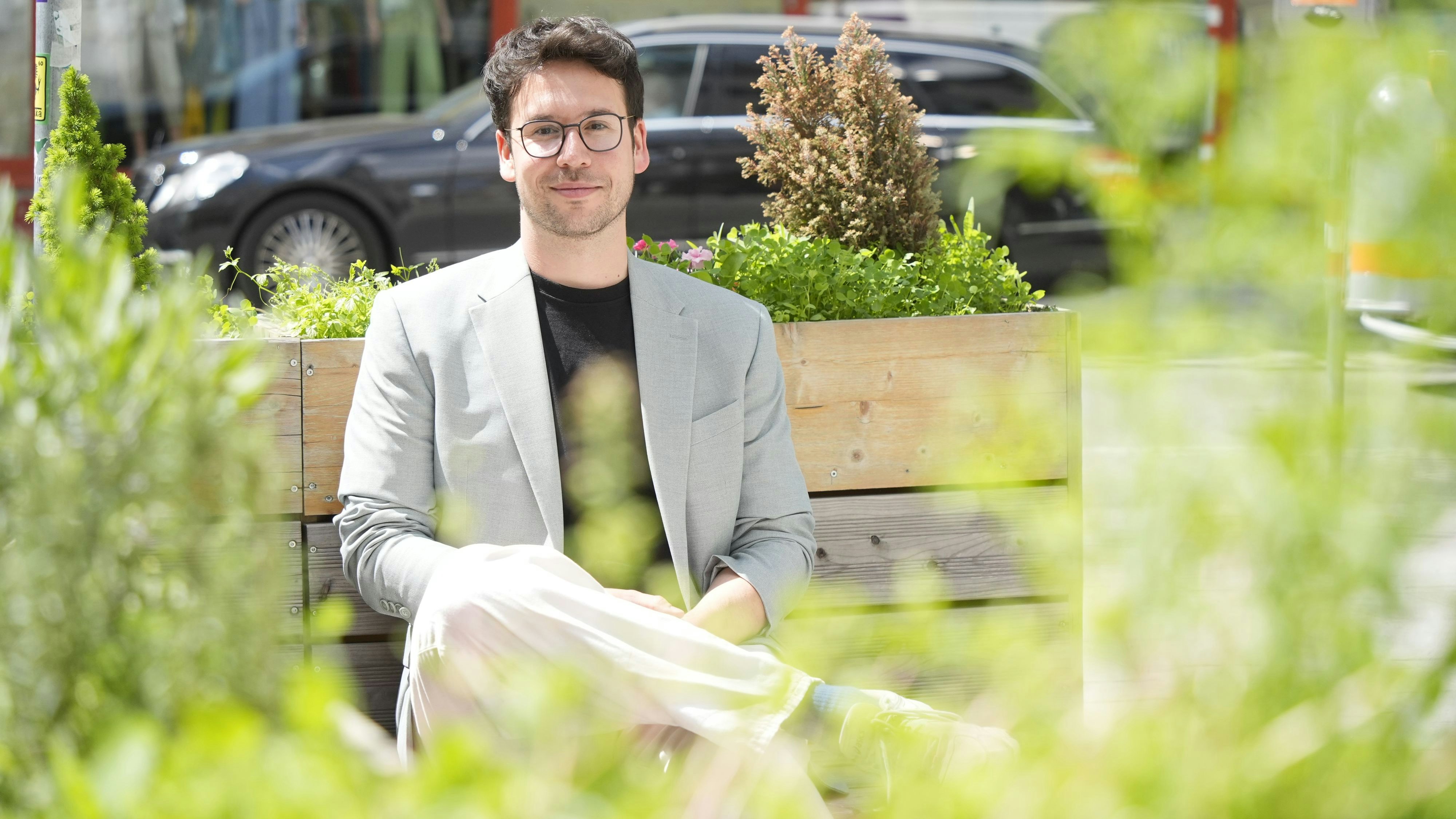 Michael Luxenberger (33) dürfte nun wohl grüner Bezirksvorsteher bleiben.
