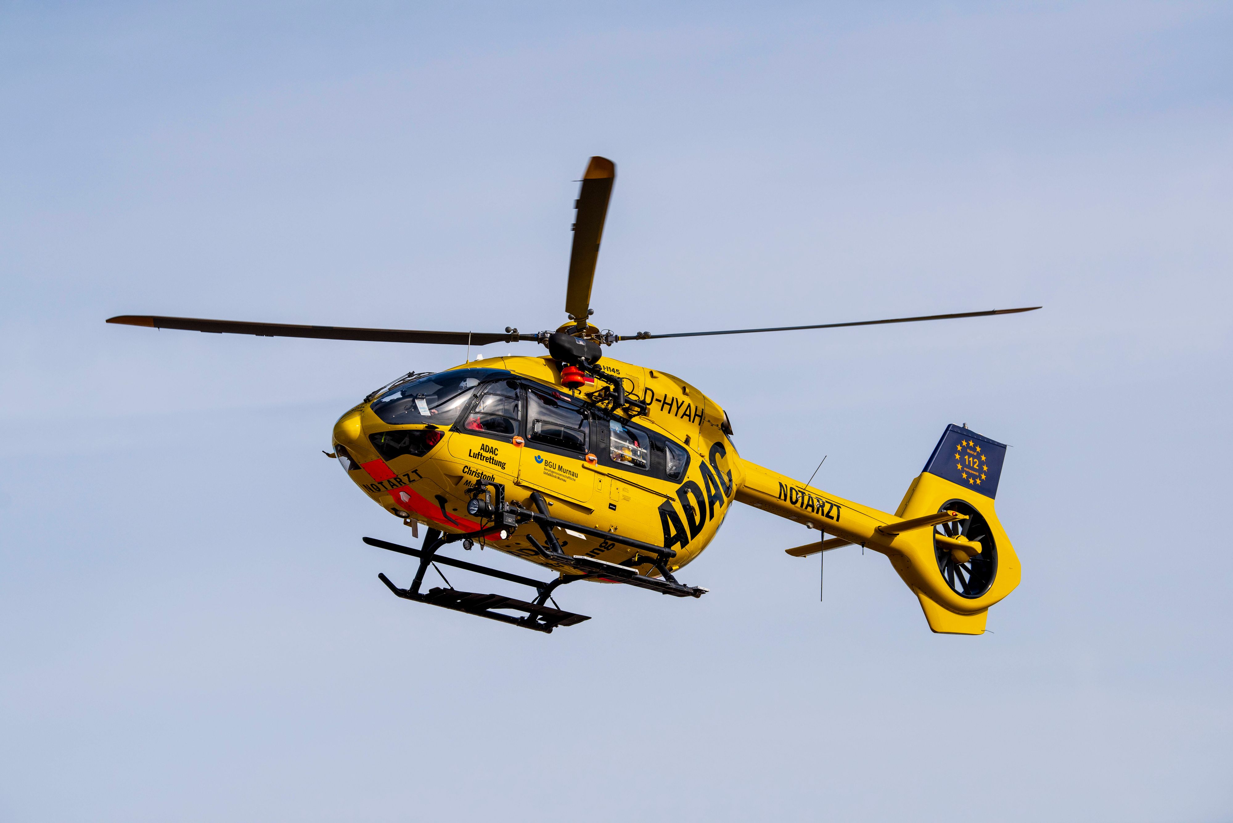 Der 65-Jährige wurde vom Notarzthubschrauber ins Spital gebracht. Symbolbild.