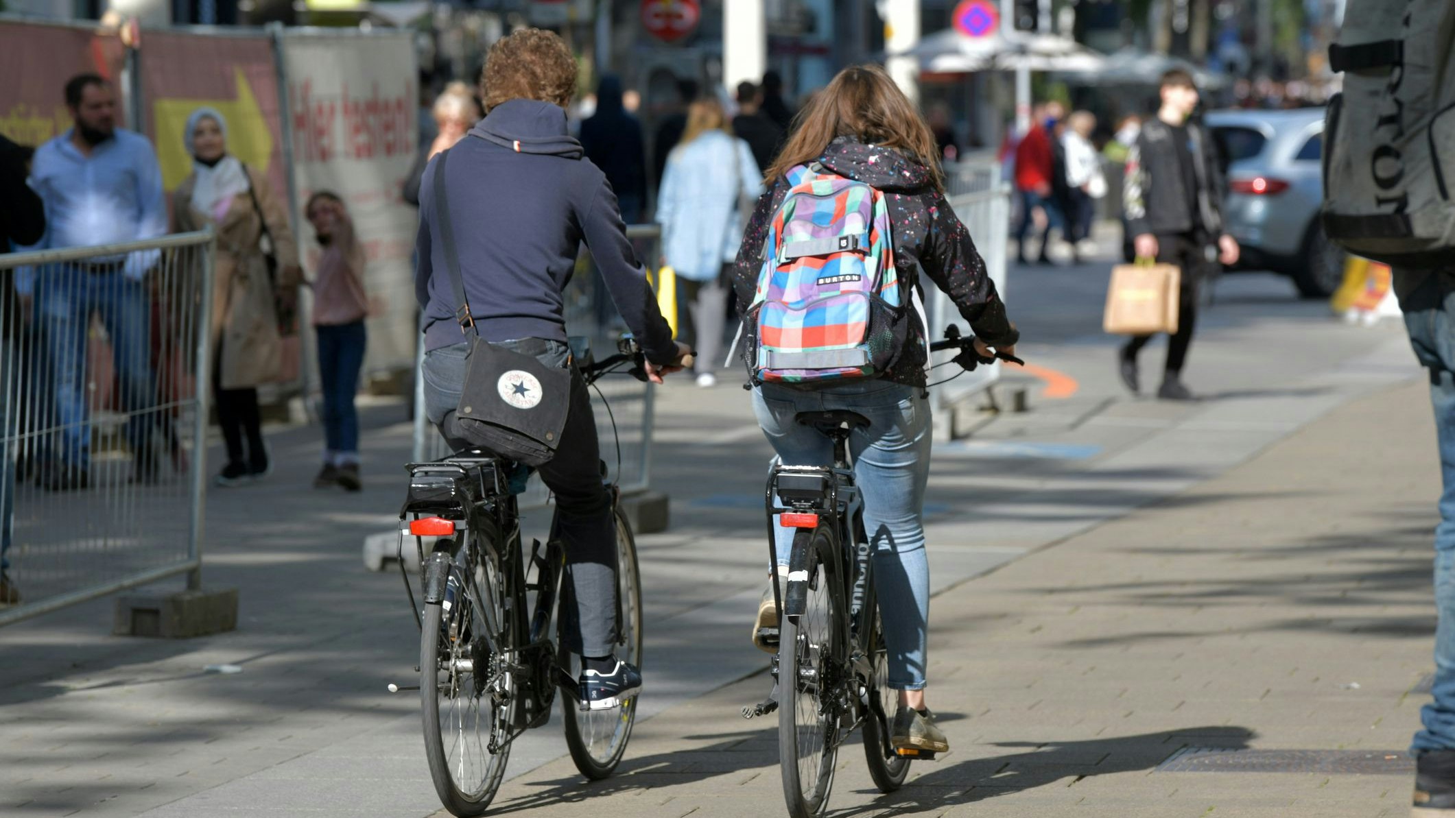 Die Polizei hatte es besonders auf Radfahrer und E-Scooter-Lenker abgesehen. Symbolbild. 
