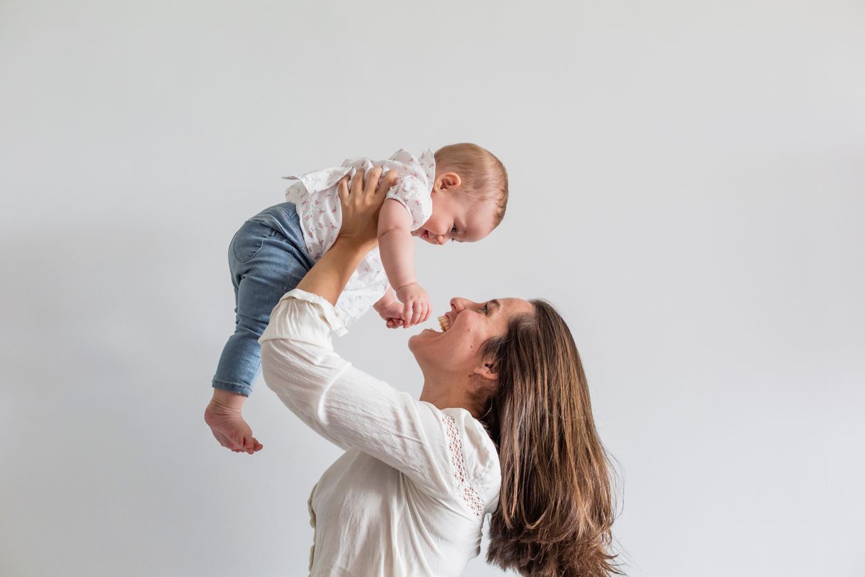 Intelligentere Menschen beginnen generell später mit Sex, Heirat und Familiengründung.