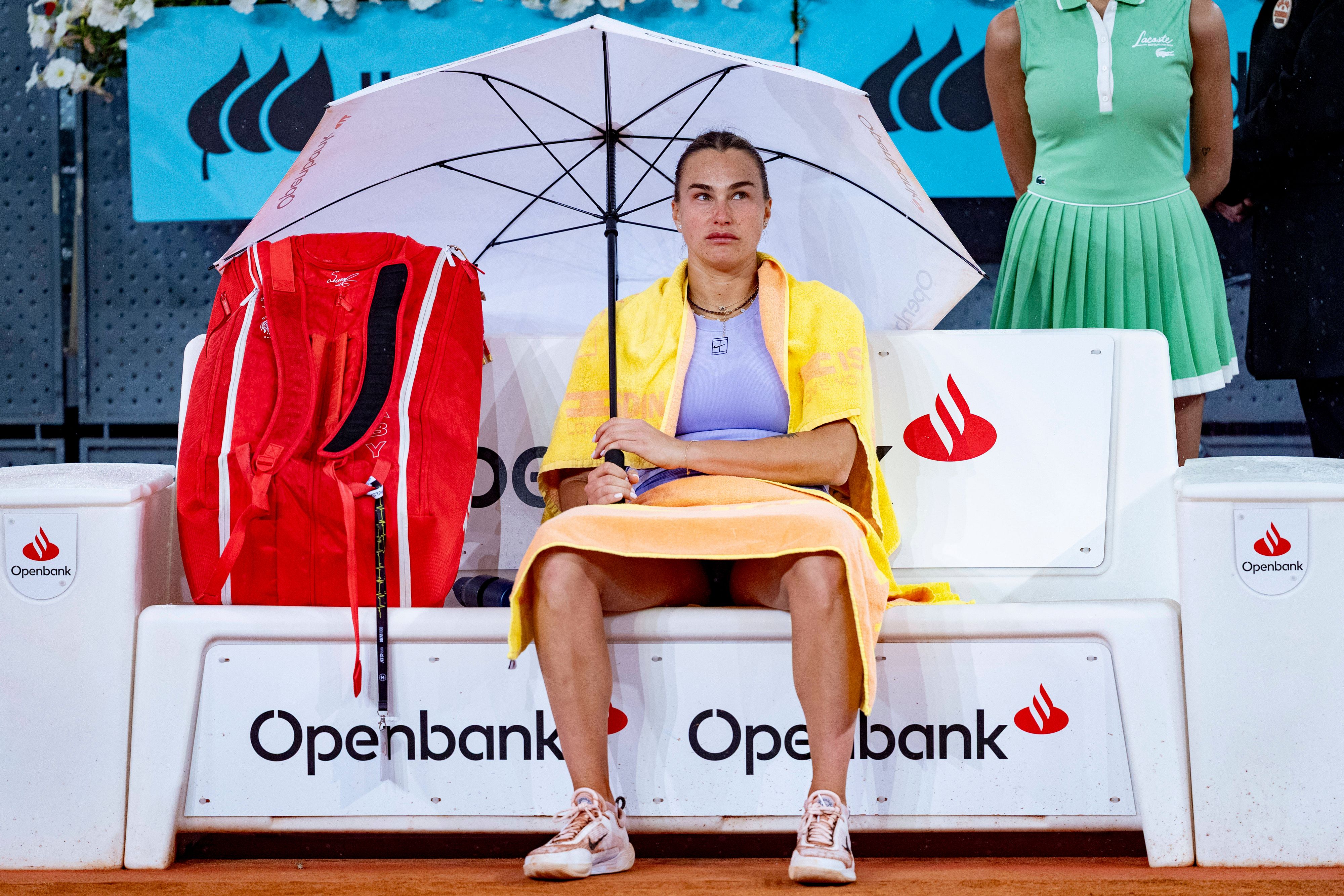 Aryna Sabalenka siegt ach dank Mätzchen am Platz. 