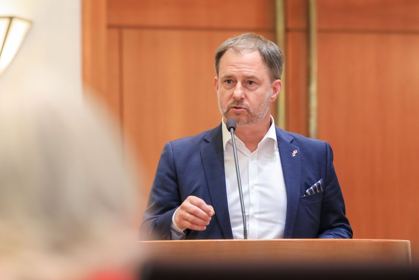 SP-Klubobmann Roland Fürst teilt kräftig aus.