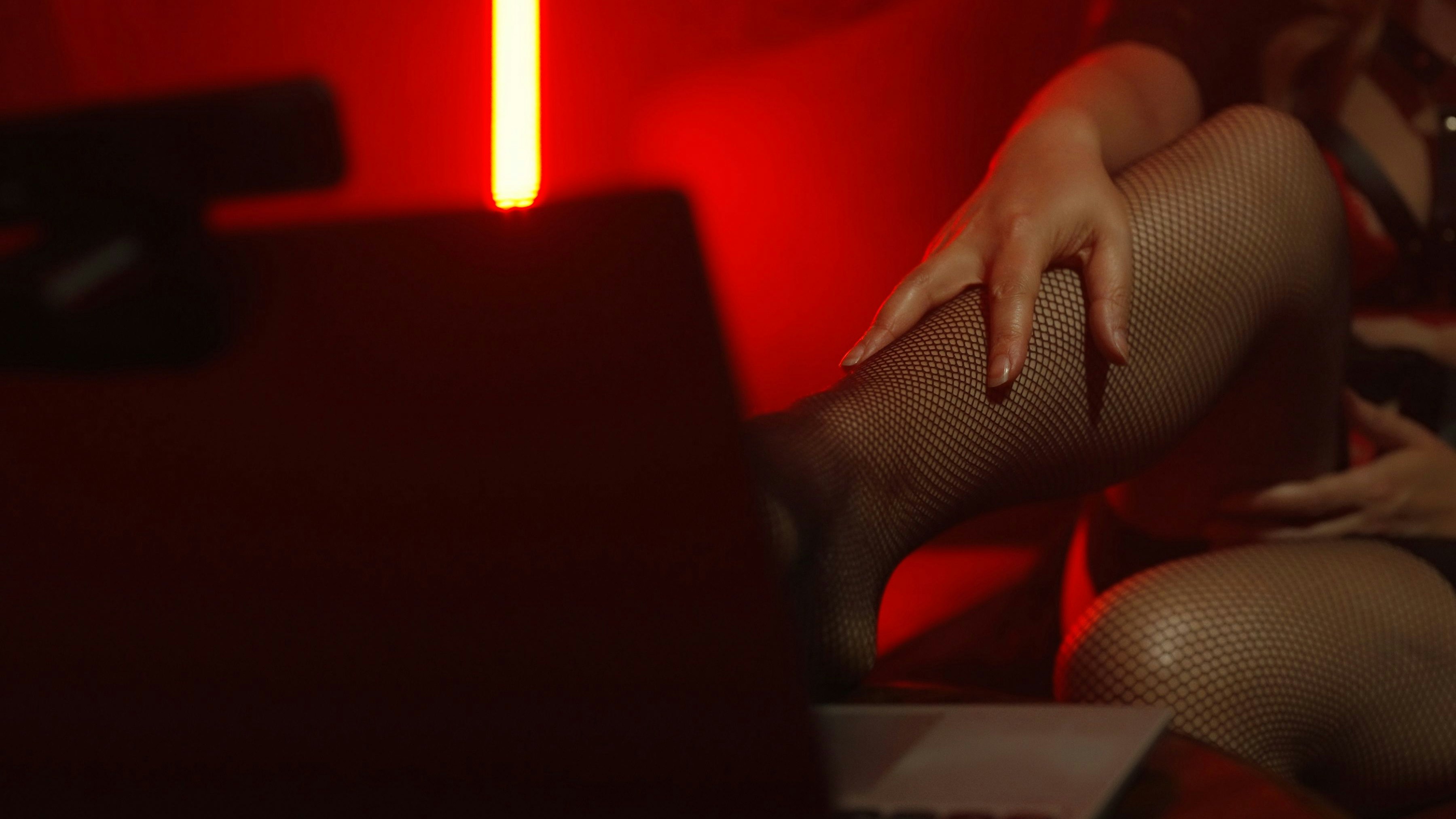 Heute.at - Sozialbetrug! OnlyFans-Model bezog Arbeitslosengeld