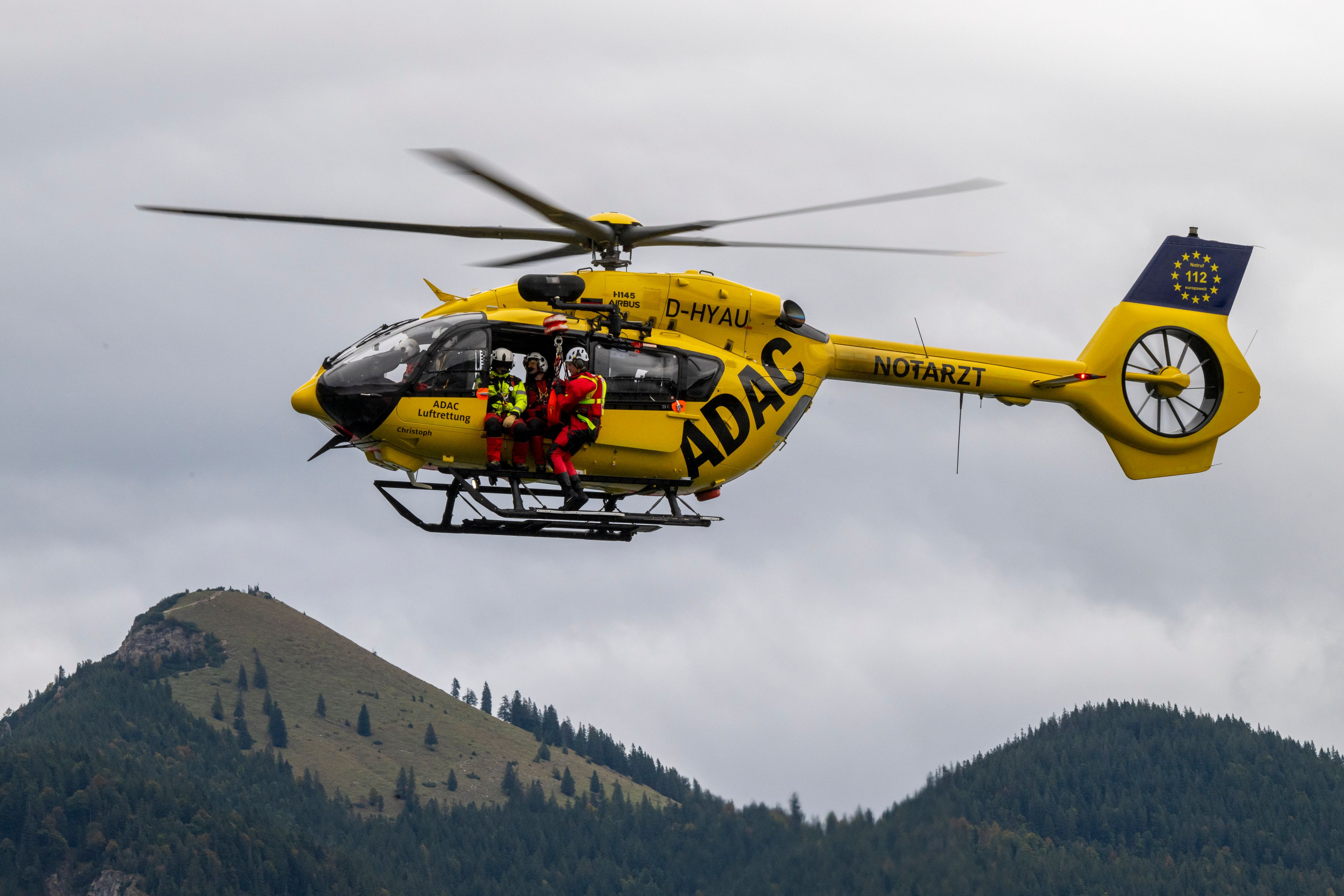 Per Hubschrauber wurde das Mädchen geborgen. (Symbolbild)